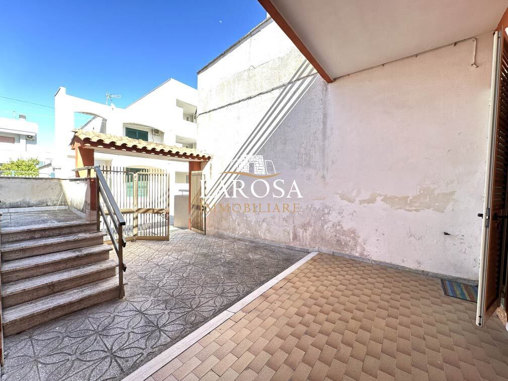 Casa indipendente con giardino in via dell'aviere 31, Melendugno