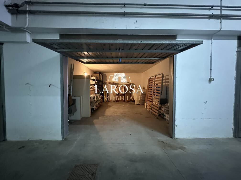 Posto auto coperto in vendita in via merine 38d, Lecce