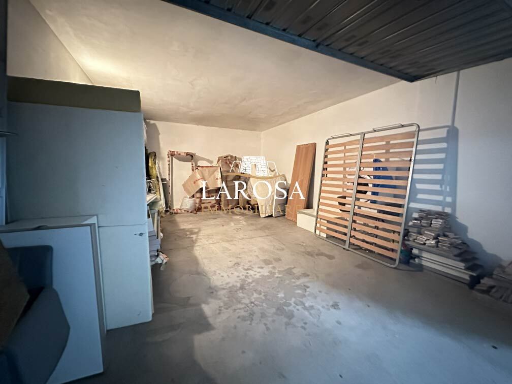 Posto auto coperto in vendita in via merine 38d, Lecce
