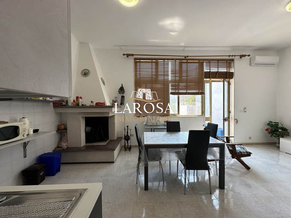 Casa indipendente con giardino in via santelena 8, Melendugno