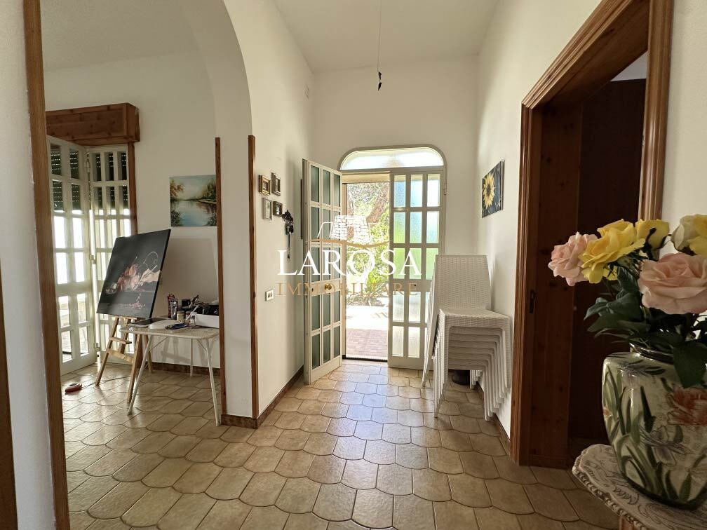 Villa con giardino in via siria 1, Melendugno