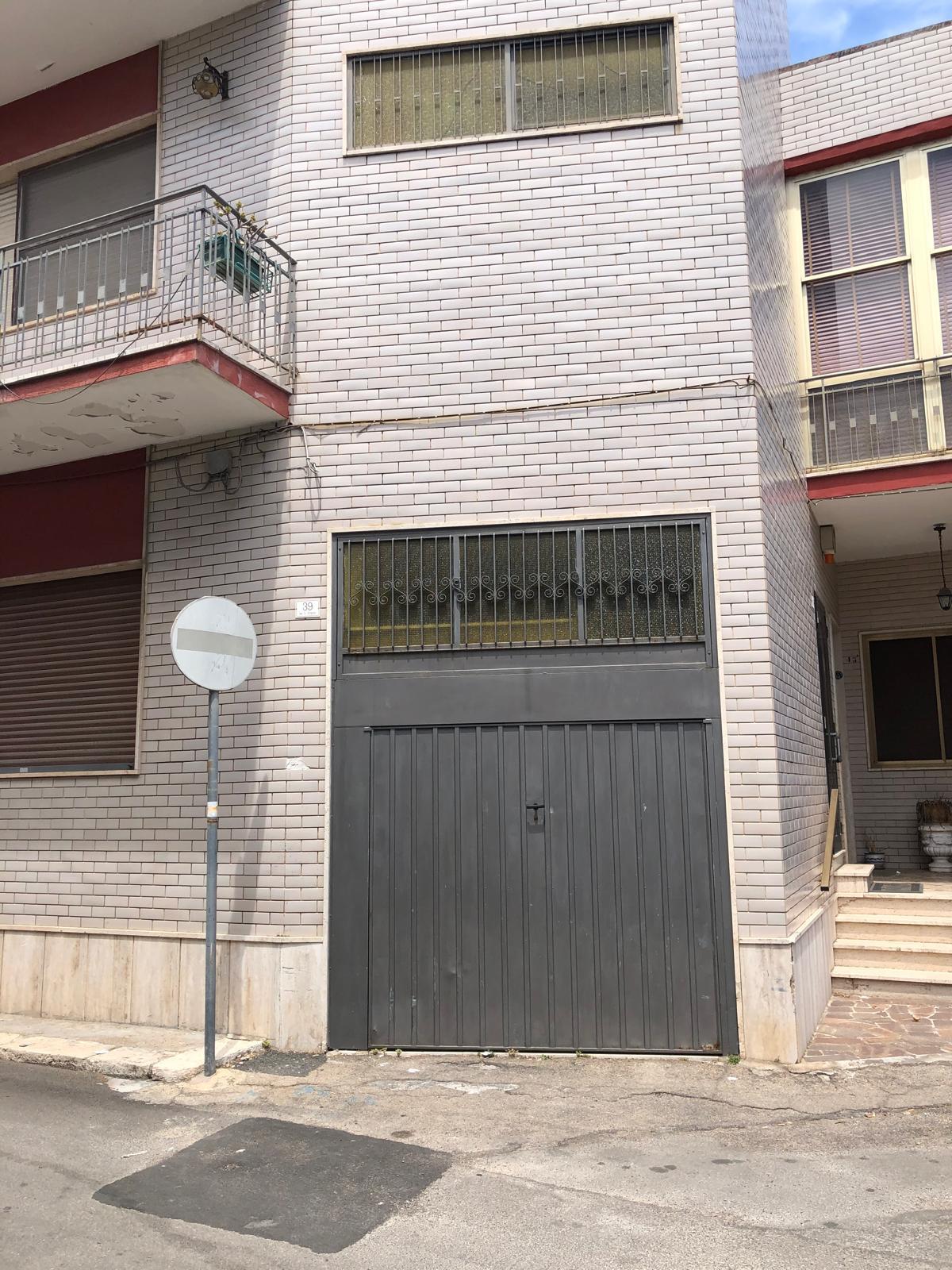 Appartamento con terrazzo in via vincenzo ampolo 41, Surbo