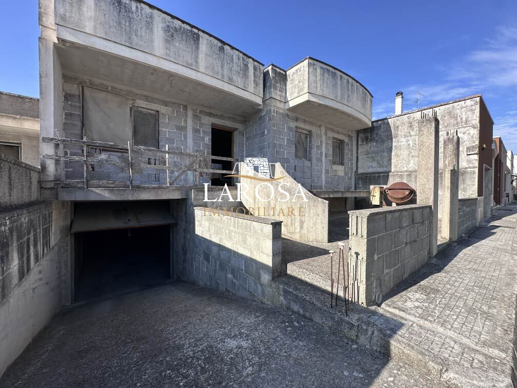 Casa indipendente con giardino in via pascoli 26, Vernole