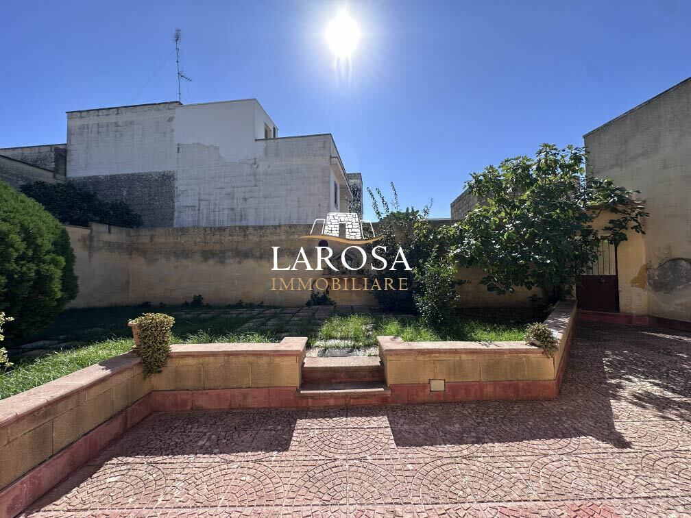 Casa indipendente con giardino in via san cesario 25, Cavallino