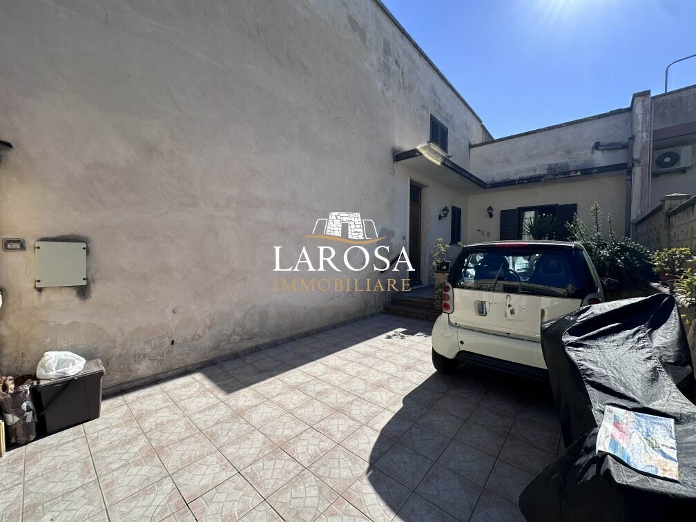 Casa indipendente con giardino in via san cesario 25, Cavallino