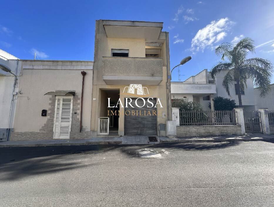 Appartamento con giardino in via ugo foscolo 13, Vernole