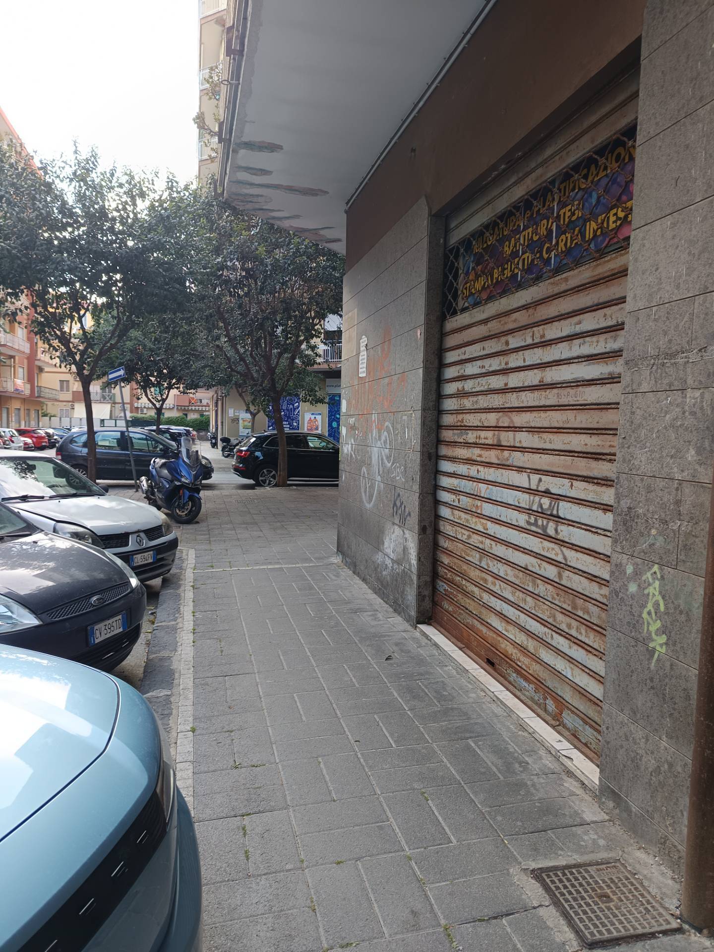 Locale commerciale in vendita a Salerno, PASTENA