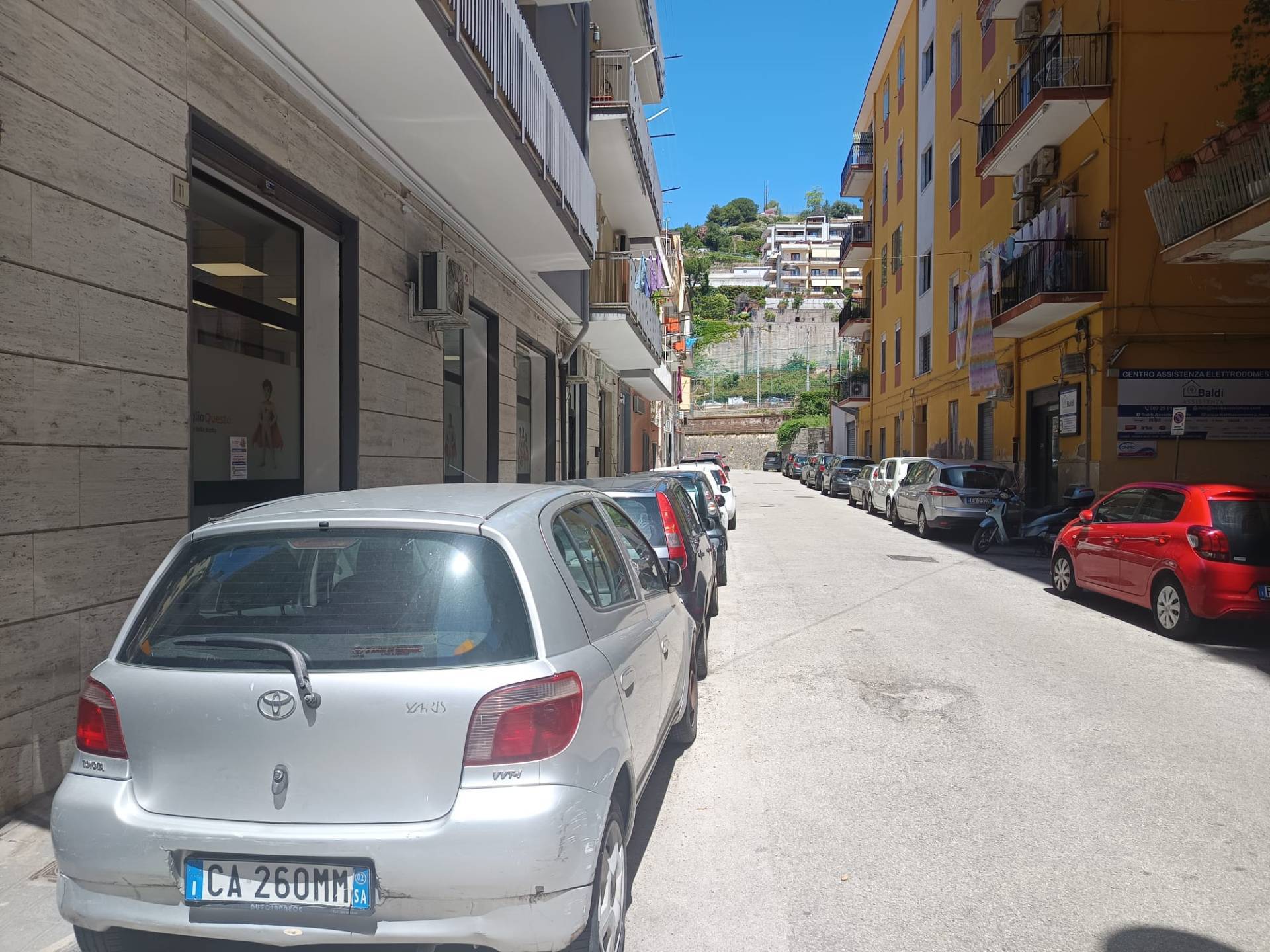 Locale commerciale in vendita a Salerno, TORRIONE