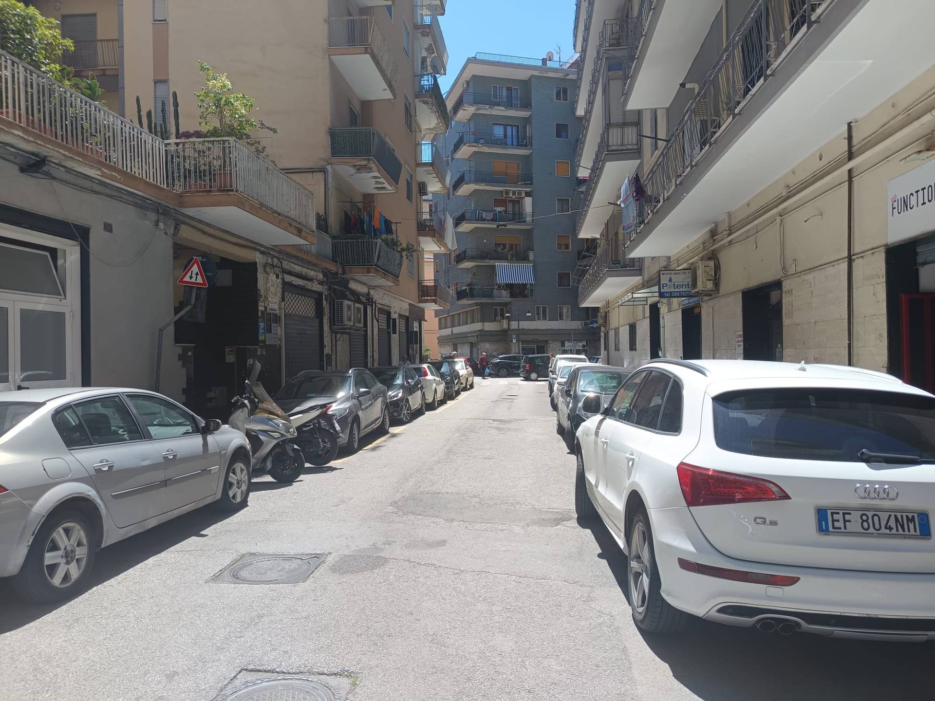Locale commerciale in vendita a Salerno, TORRIONE