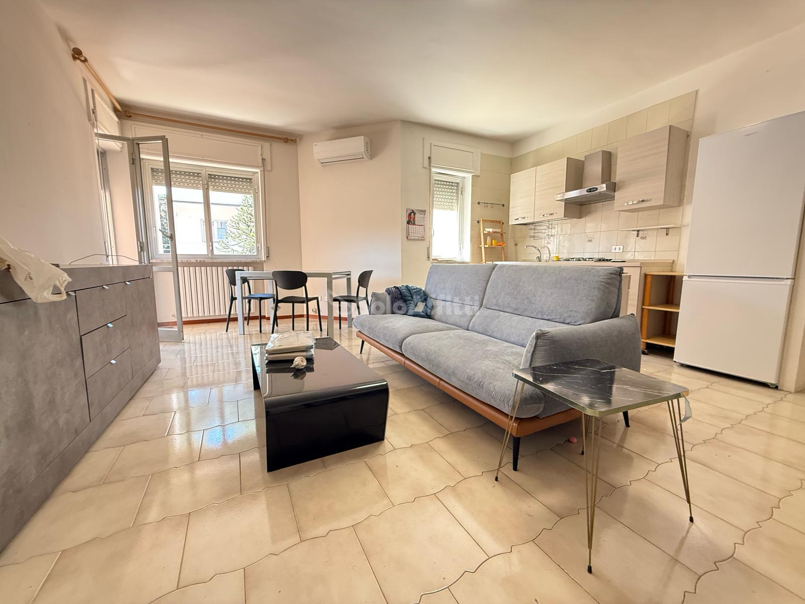 Trilocale con terrazzo in via francesco marchesiello 40, Caserta