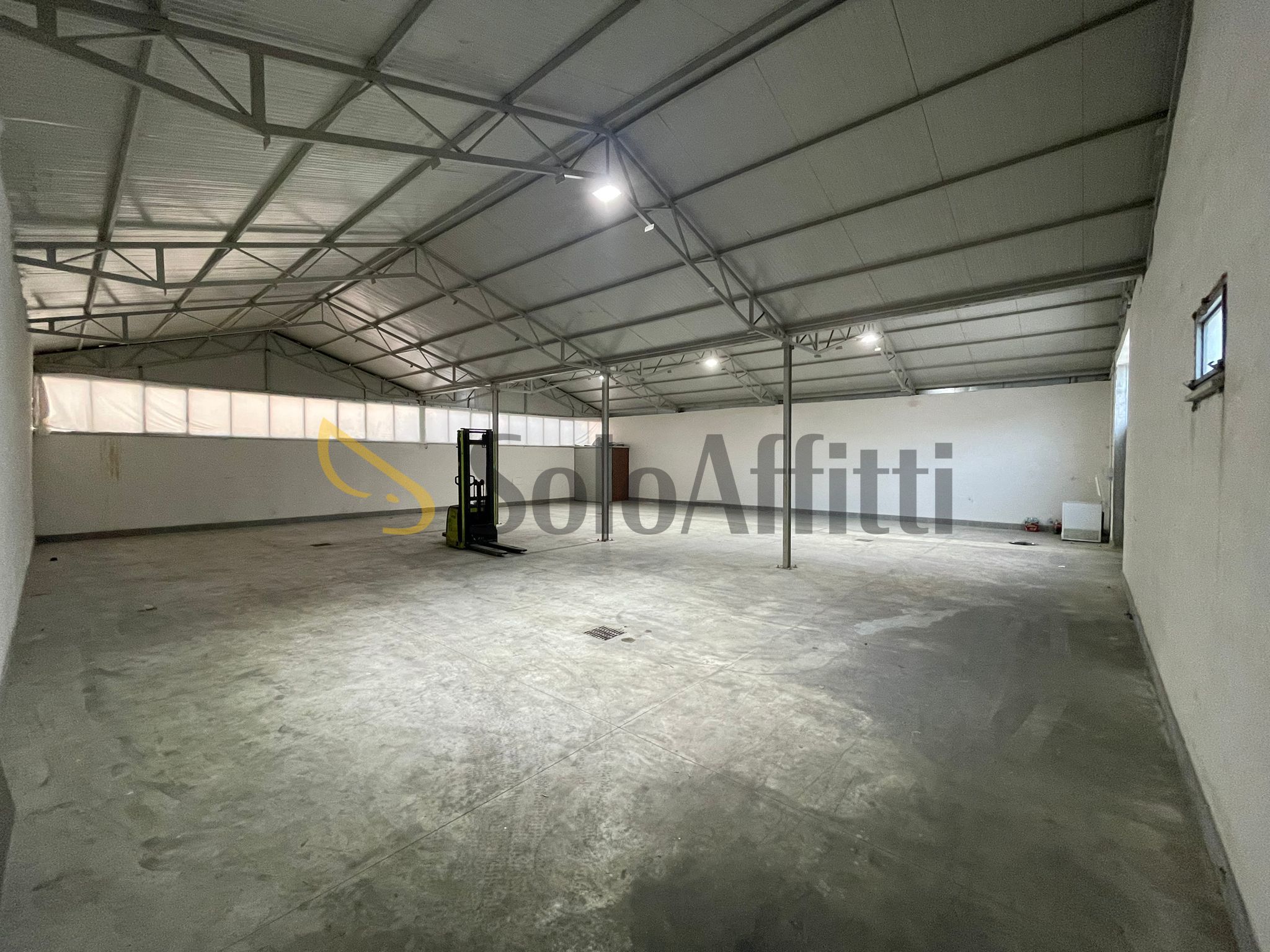 Magazzino in affitto in via mastrilli, Maddaloni