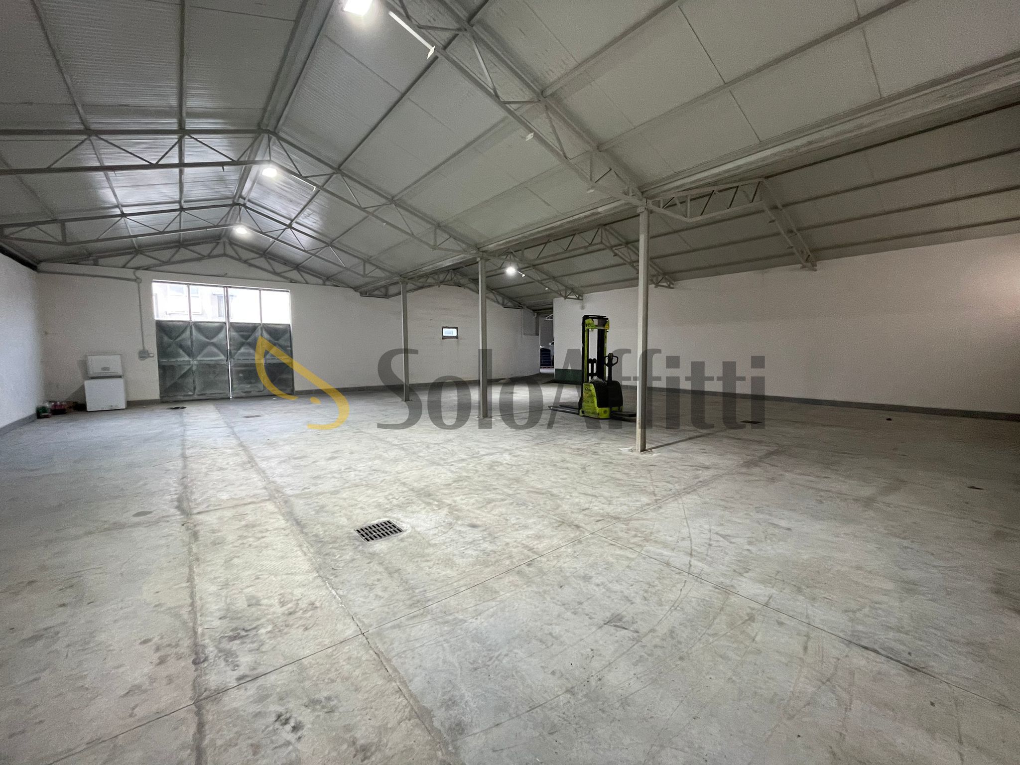 Magazzino in affitto in via mastrilli, Maddaloni