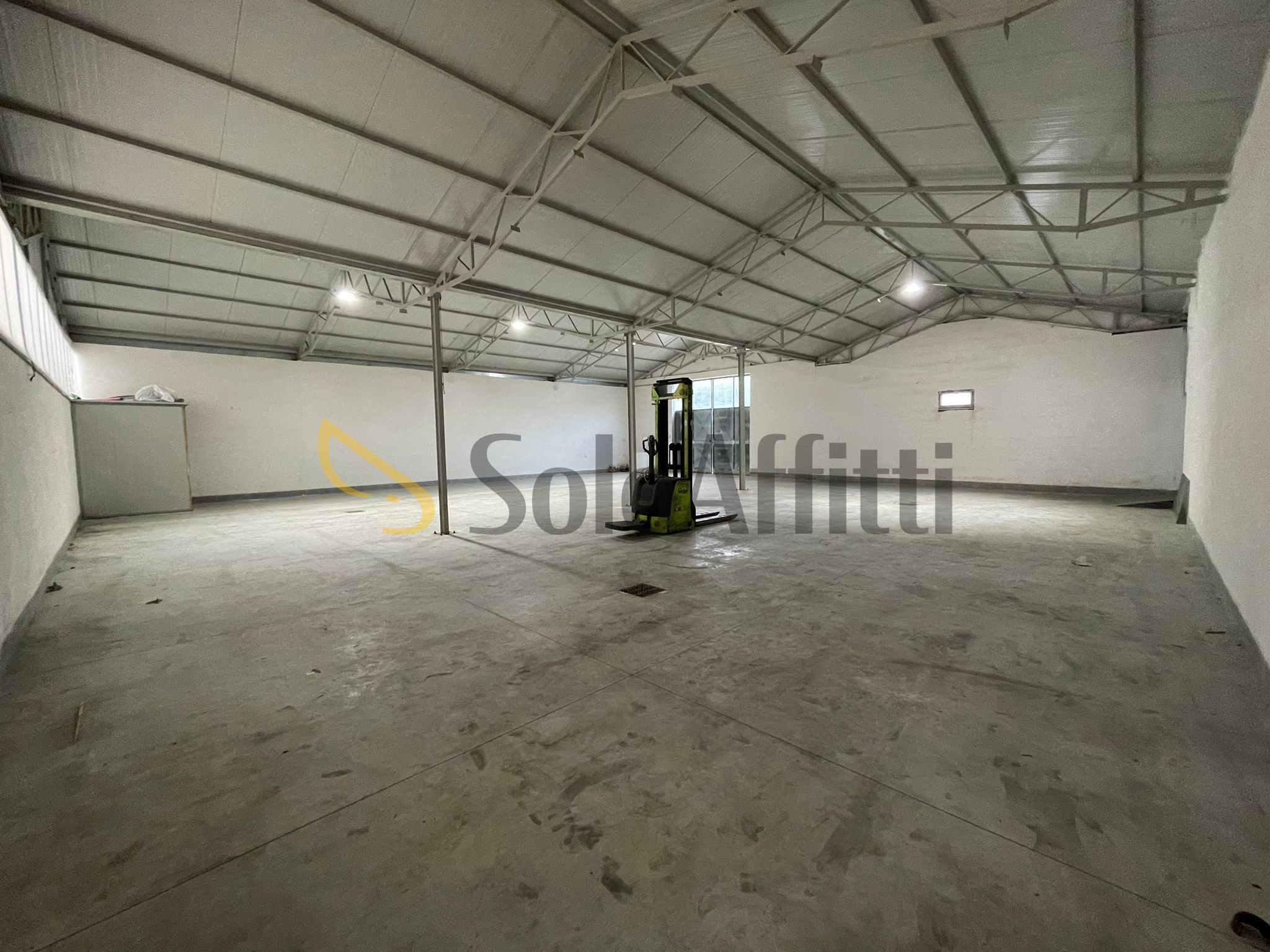 Magazzino in affitto in via mastrilli, Maddaloni