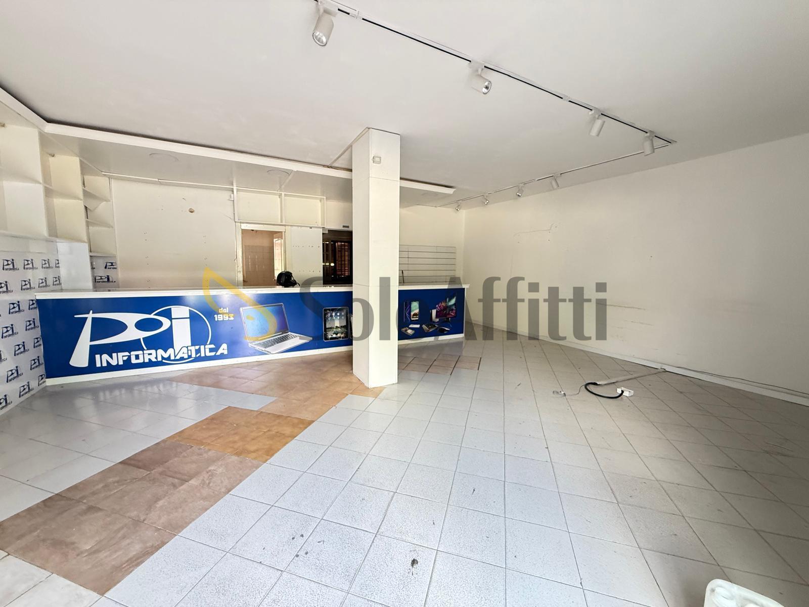 Locale commerciale in affitto in via john fitzgerald kennedy 28, Caserta