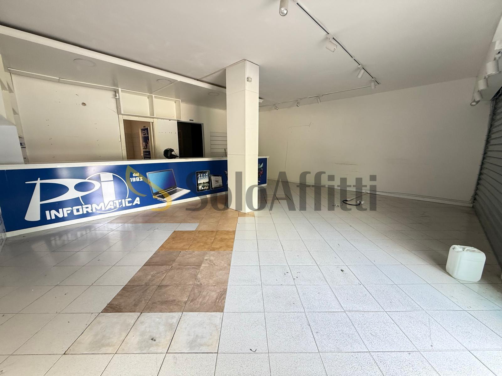 Locale commerciale in affitto in via john fitzgerald kennedy 28, Caserta