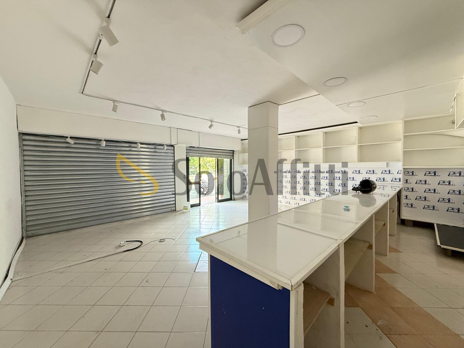 Locale commerciale in affitto in via john fitzgerald kennedy 28, Caserta