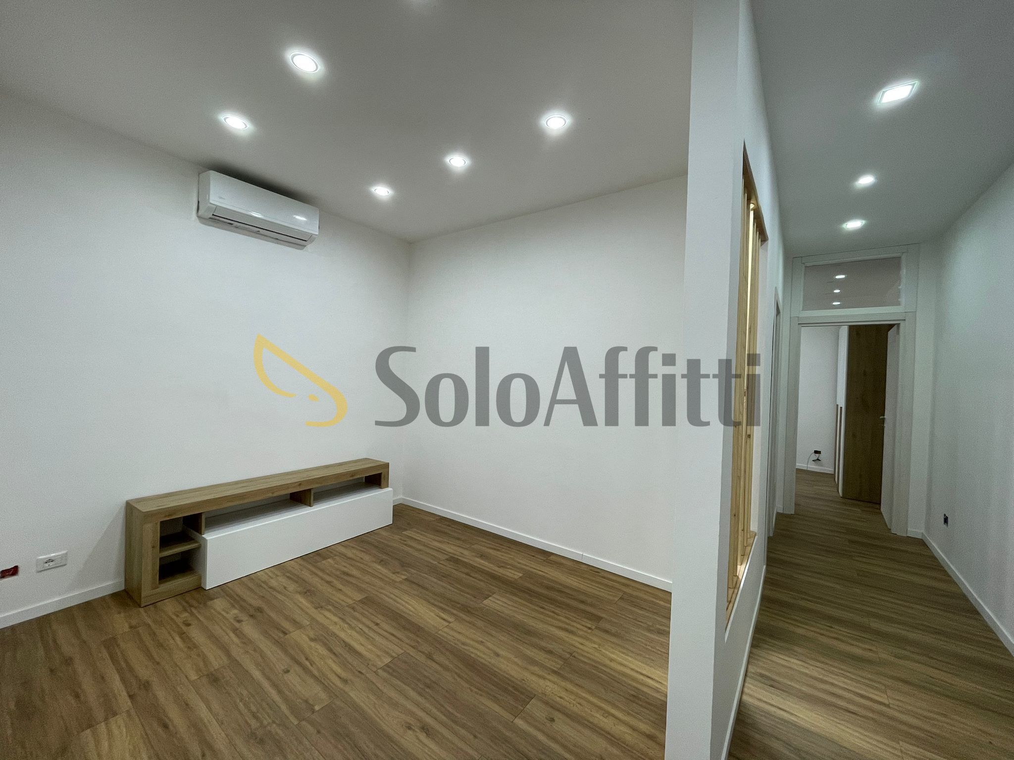 Trilocale ristrutturato in viale abramo lincoln, Caserta