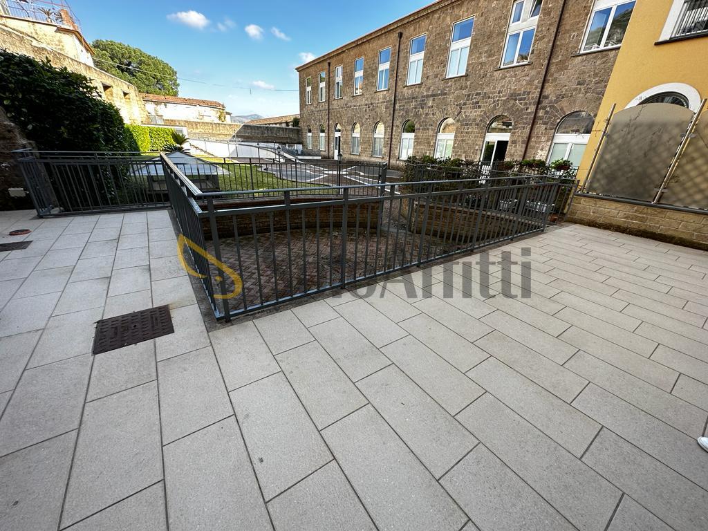 Trilocale con terrazzi in via delle ferriere 20, Caserta