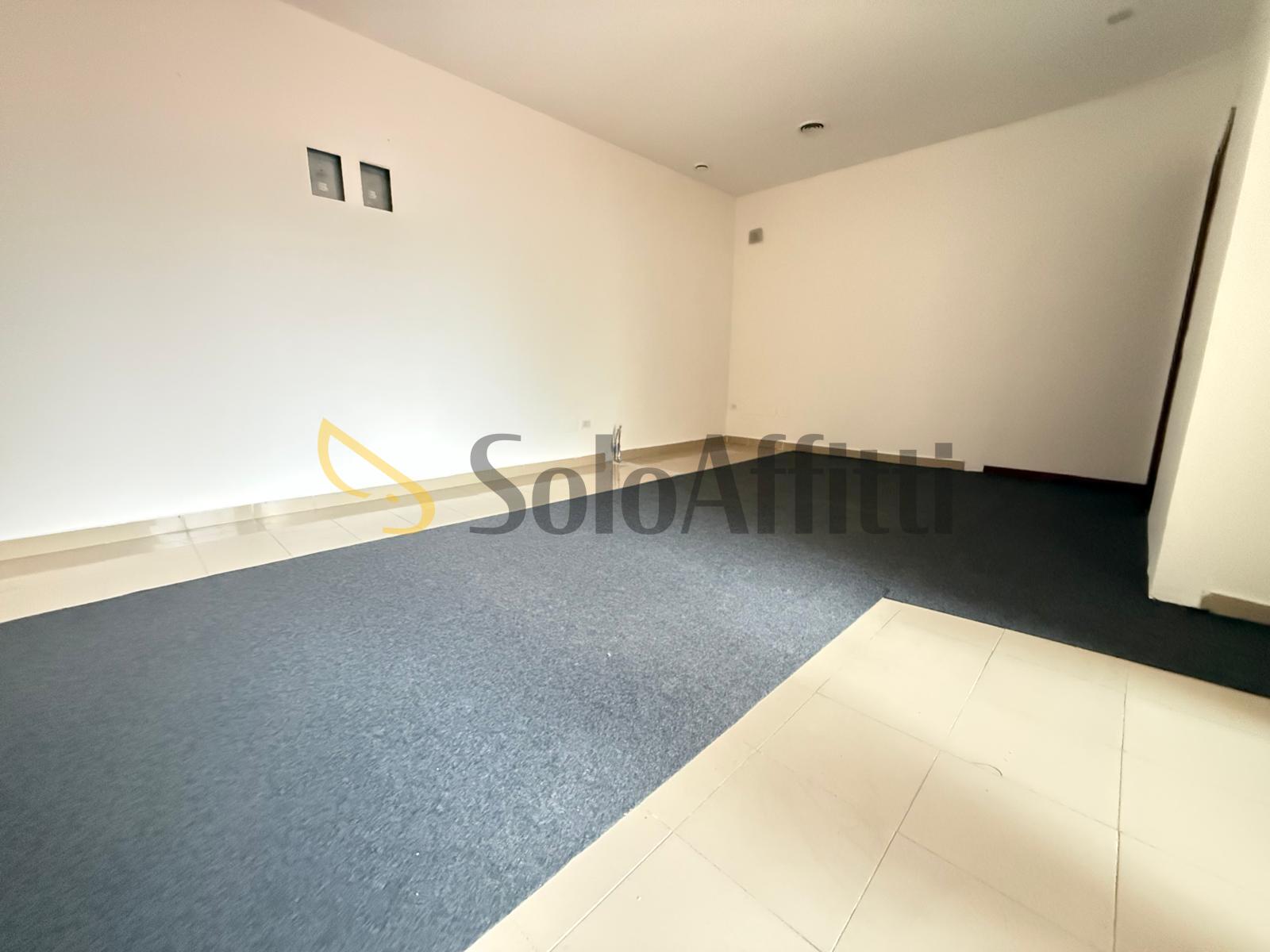 Locale commerciale in affitto in via renato iaselli 11, Caserta