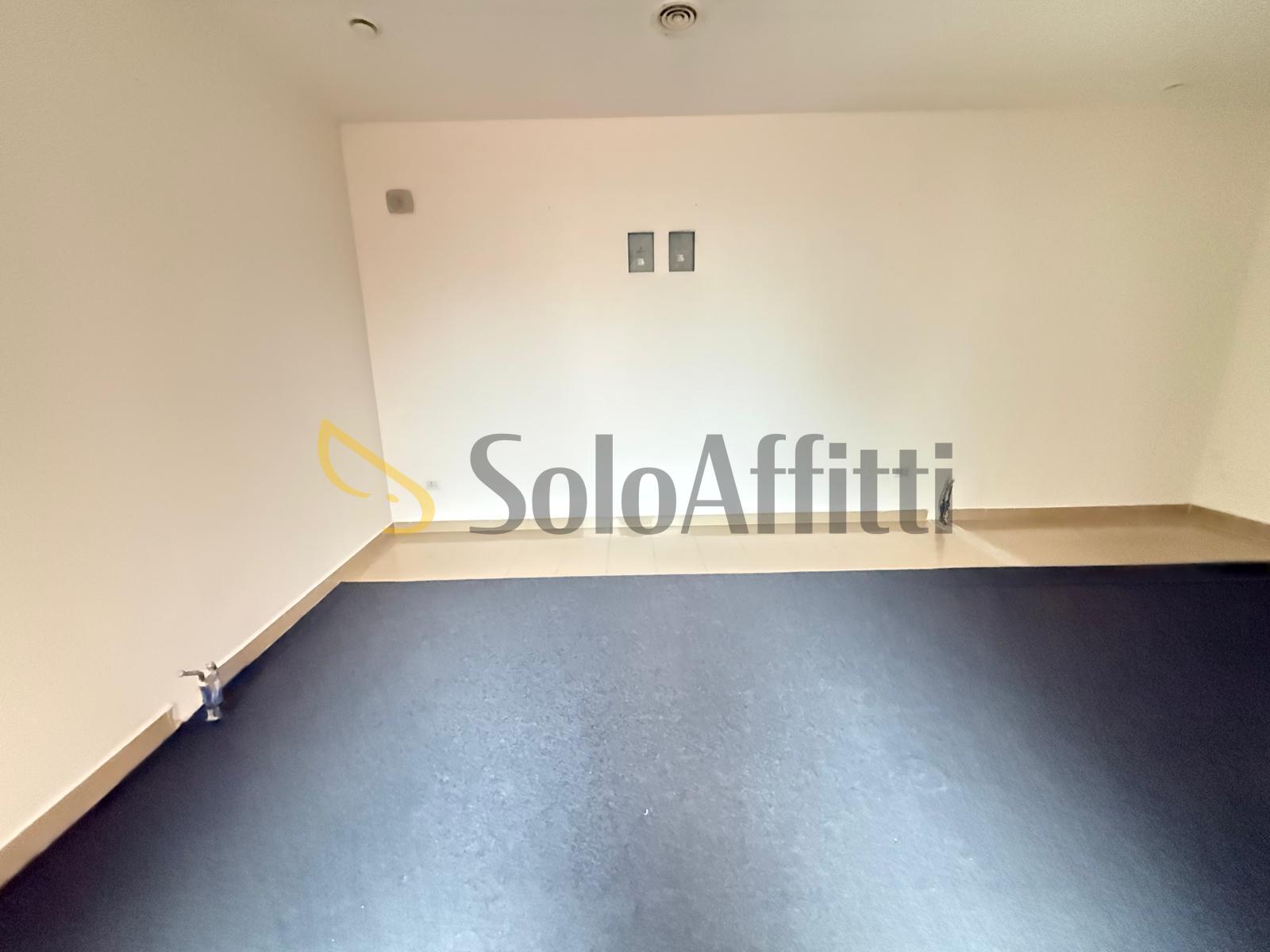 Locale commerciale in affitto in via renato iaselli 11, Caserta