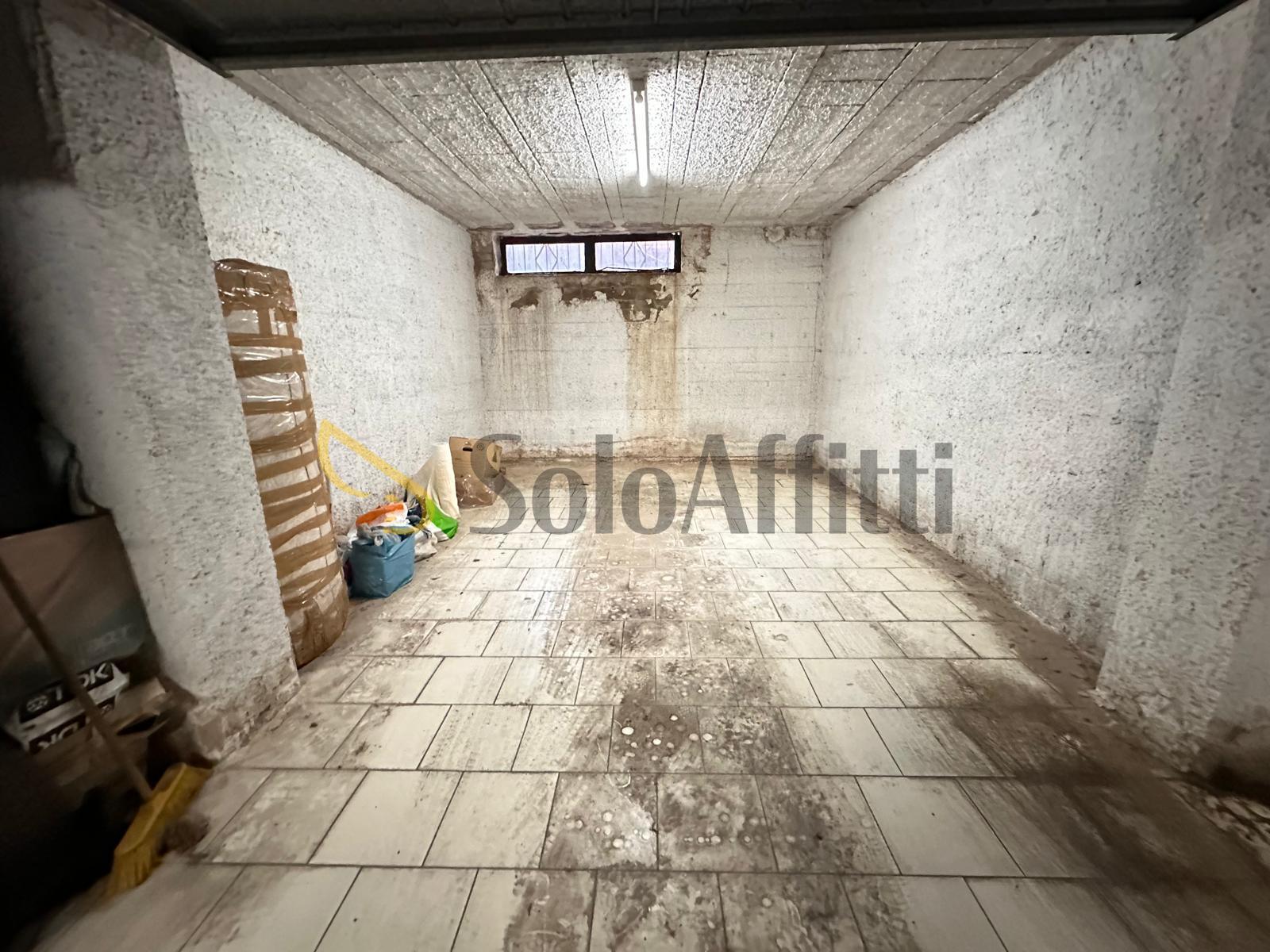 Box/Garage 18mq in affitto in via avellino, Caserta