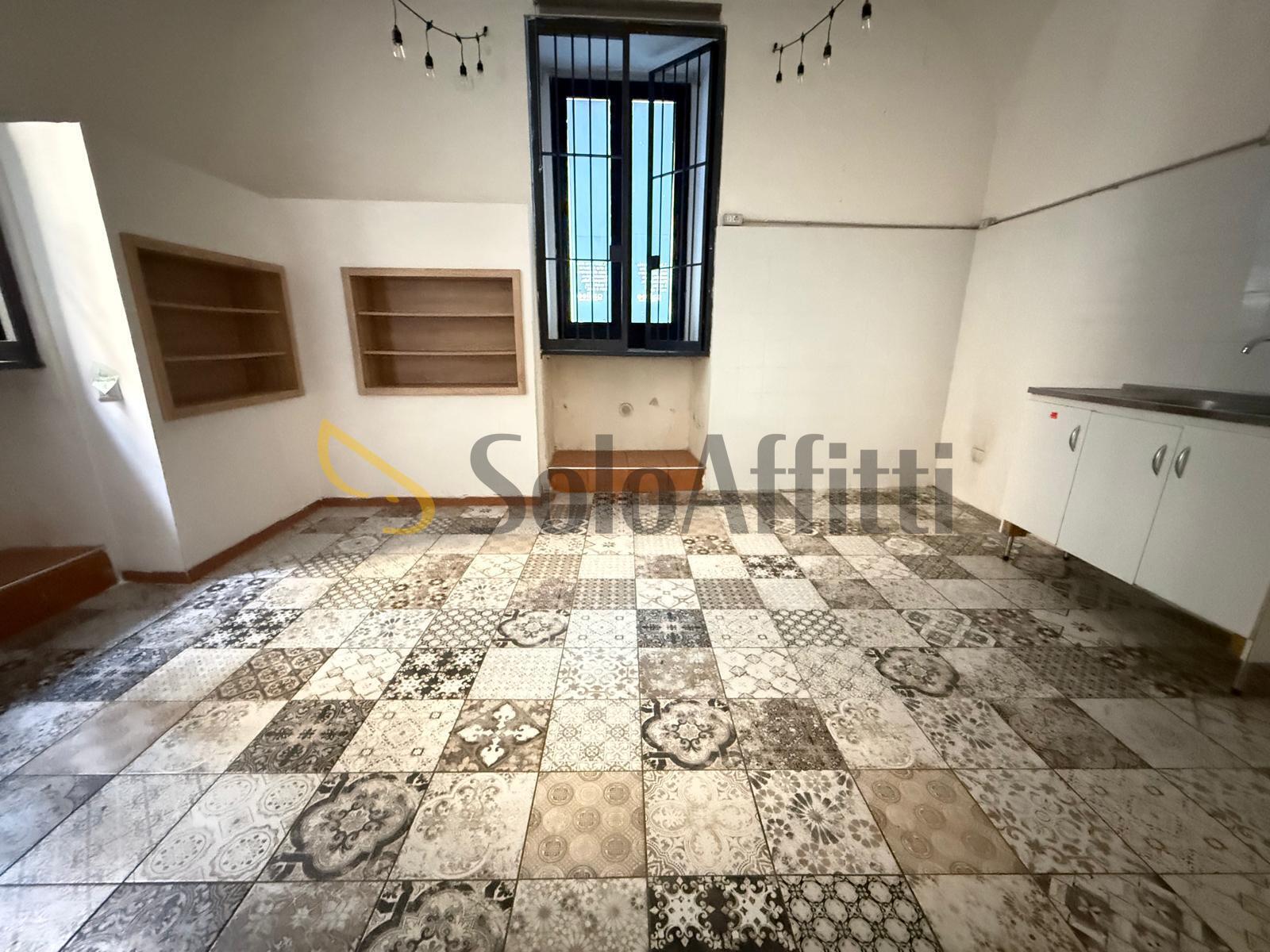 Locale commerciale in affitto in via san carlo 126, Caserta