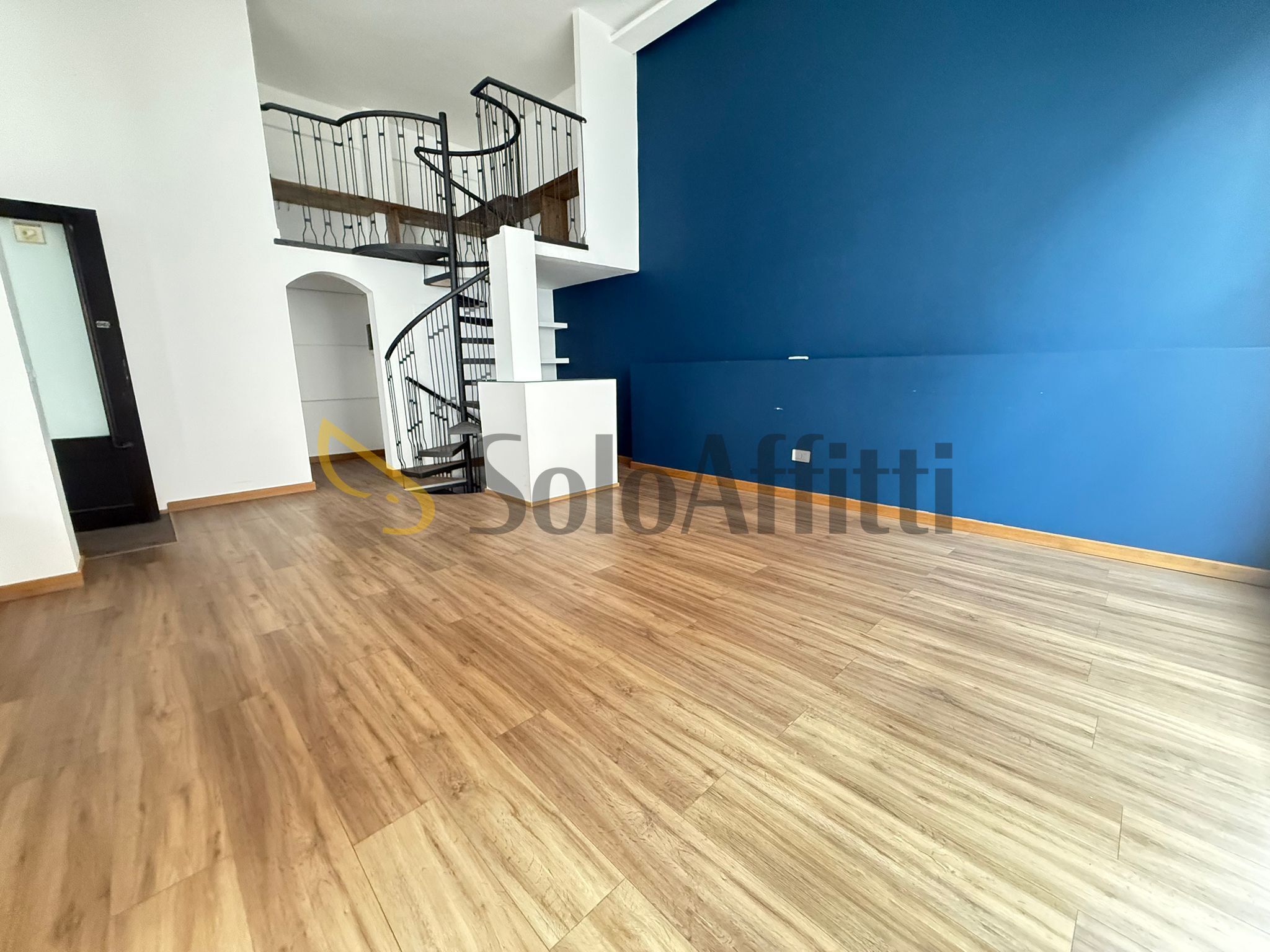 Locale commerciale in affitto in via colombo 24, Caserta