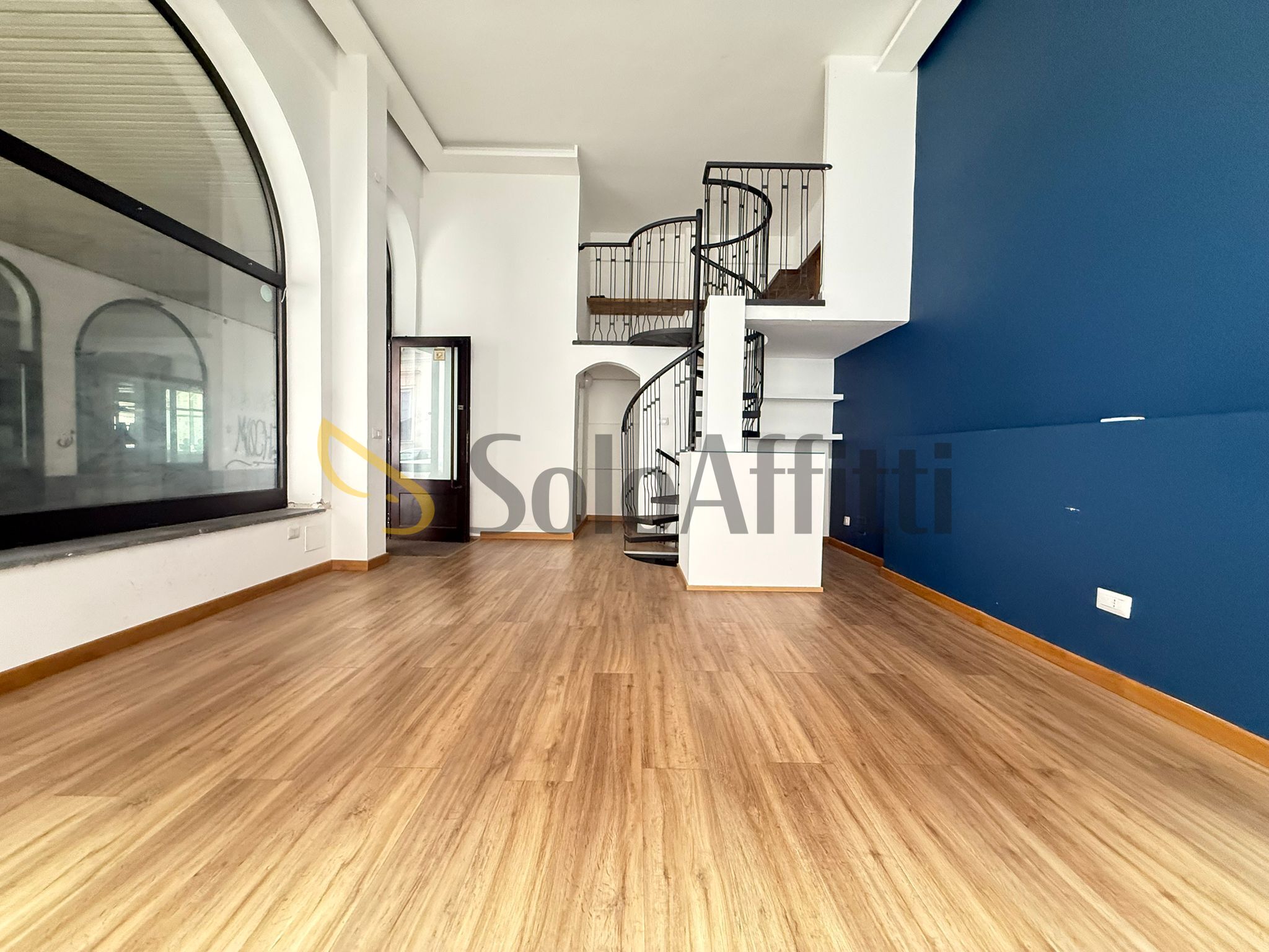 Locale commerciale in affitto in via colombo 24, Caserta