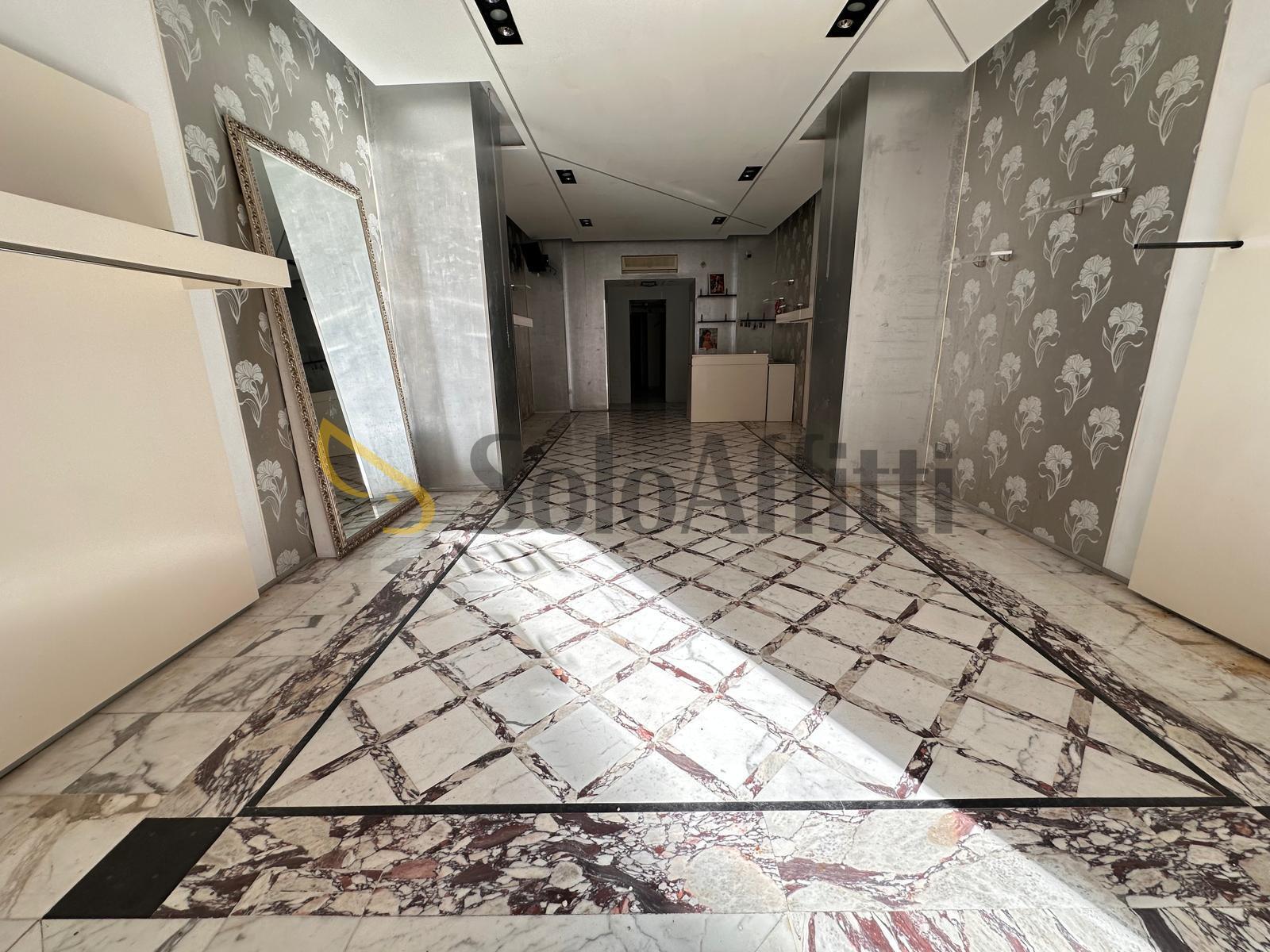 Locale commerciale in affitto in corso trieste 189, Caserta