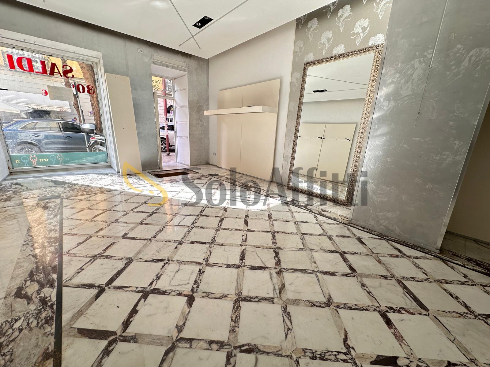 Locale commerciale in affitto in corso trieste 189, Caserta