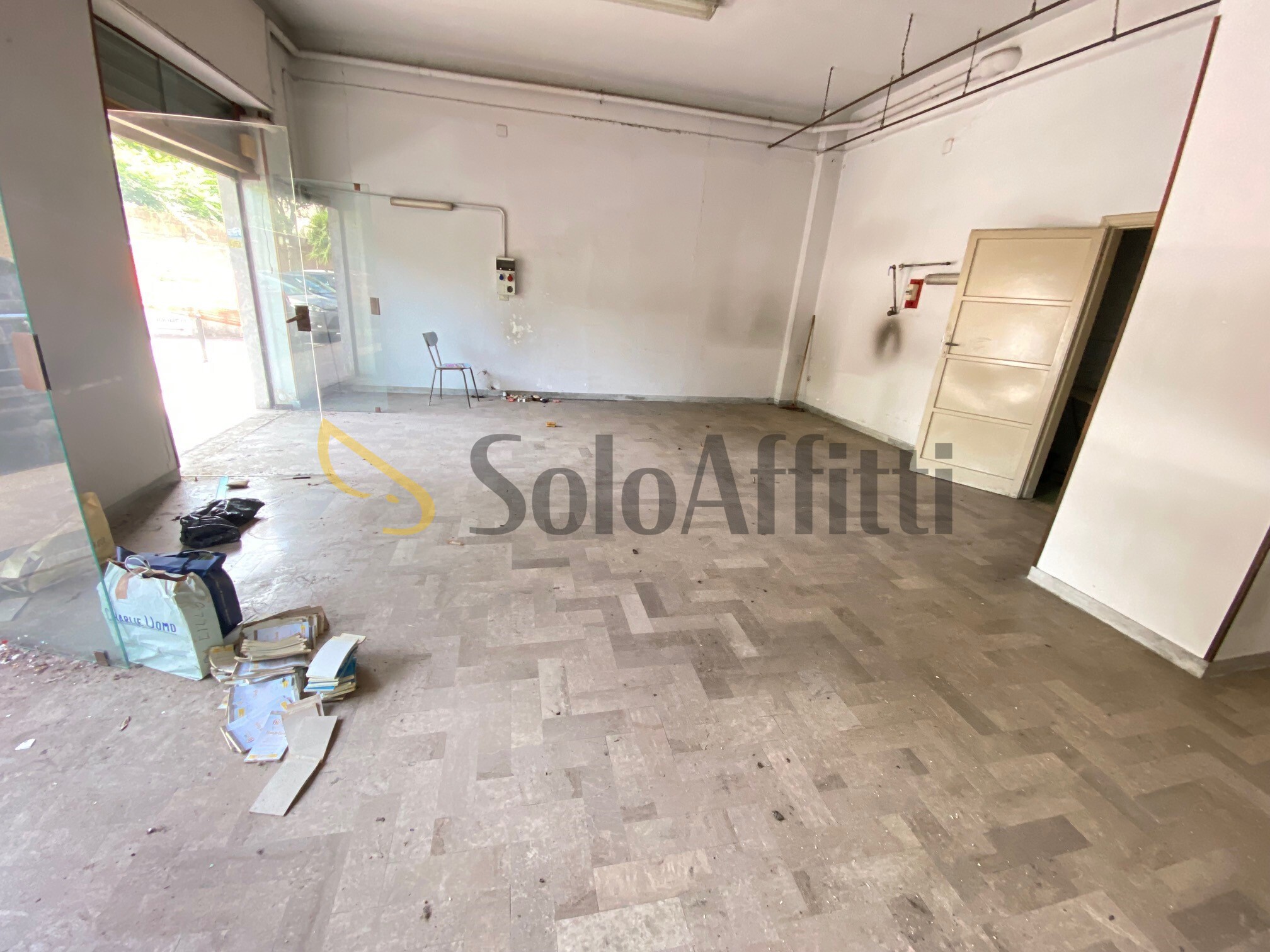 Locale commerciale da ristrutturare in via sud piazza d'armi 40, Caserta