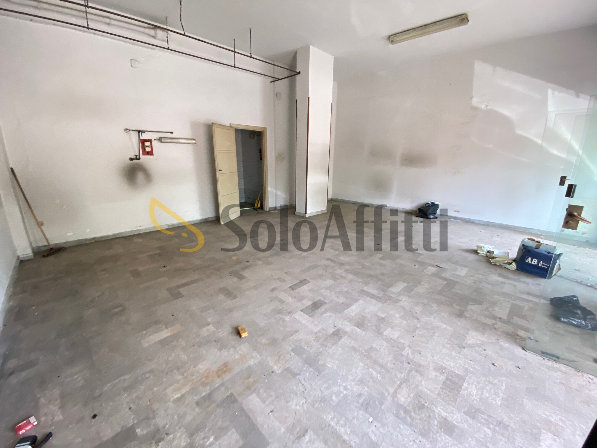 Locale commerciale da ristrutturare in via sud piazza d'armi 40, Caserta