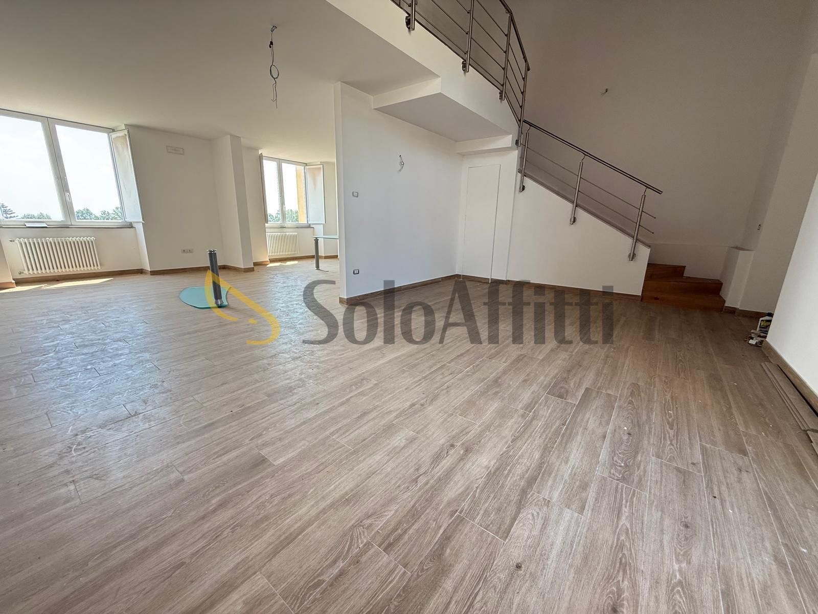 Loft nuovo in via dei giardini reali, Caserta