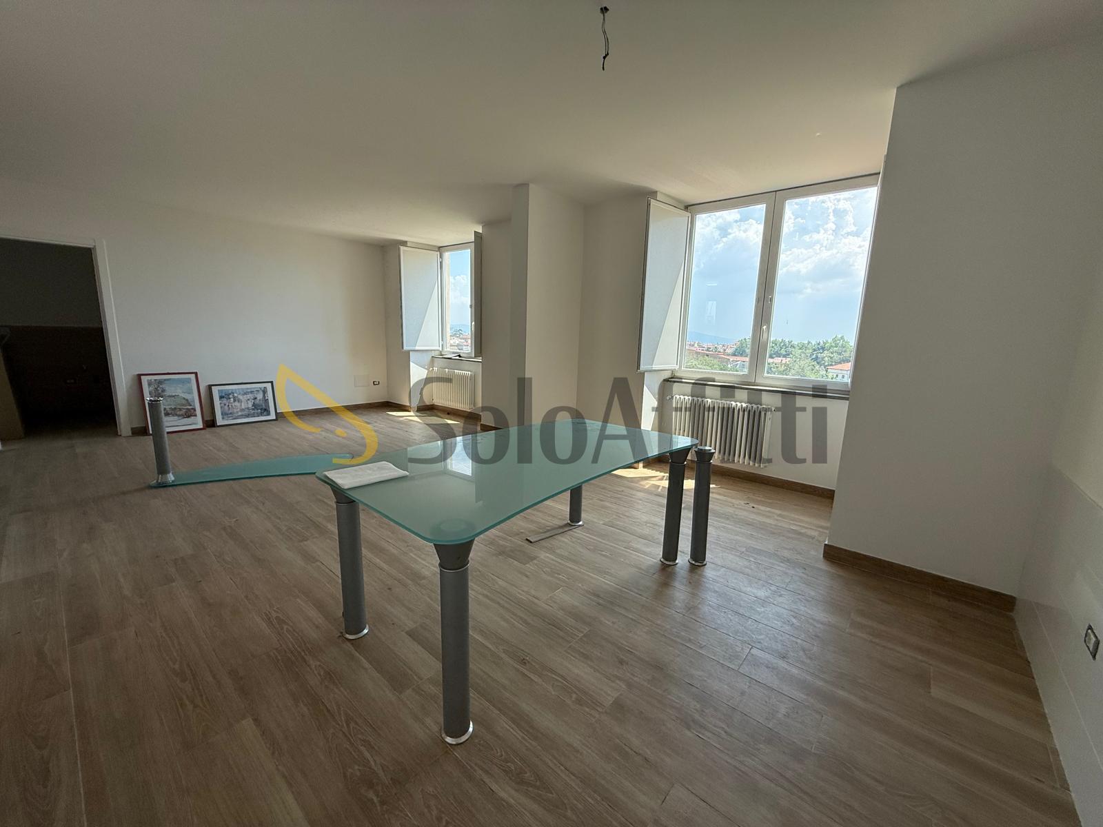 Loft nuovo in via dei giardini reali, Caserta