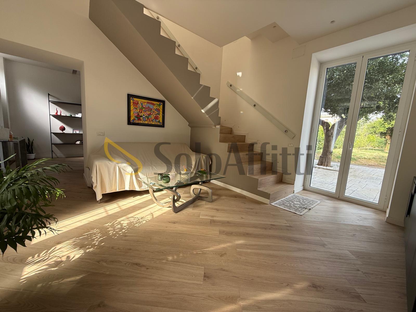 Villa con giardino in via ten. politano 4, Caserta