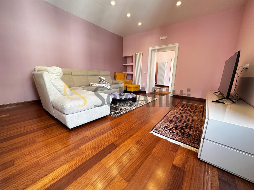 Bilocale con terrazzo in corso trieste 90, Caserta