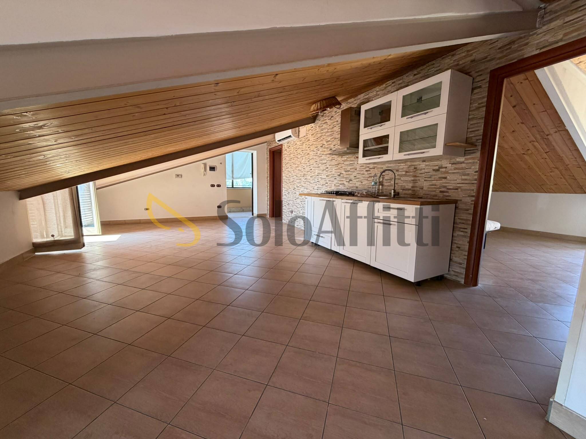Mansarda con terrazzo in via adone zoli, San Nicola la Strada