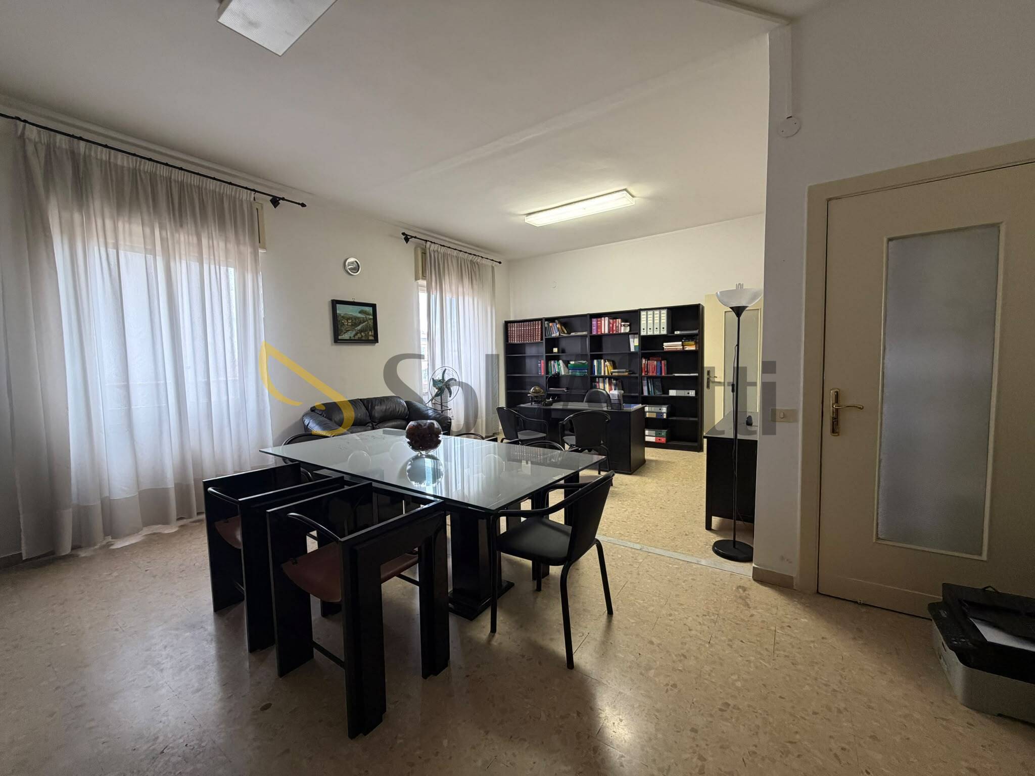 Ufficio da ristrutturare in via don giovanni bosco, Caserta