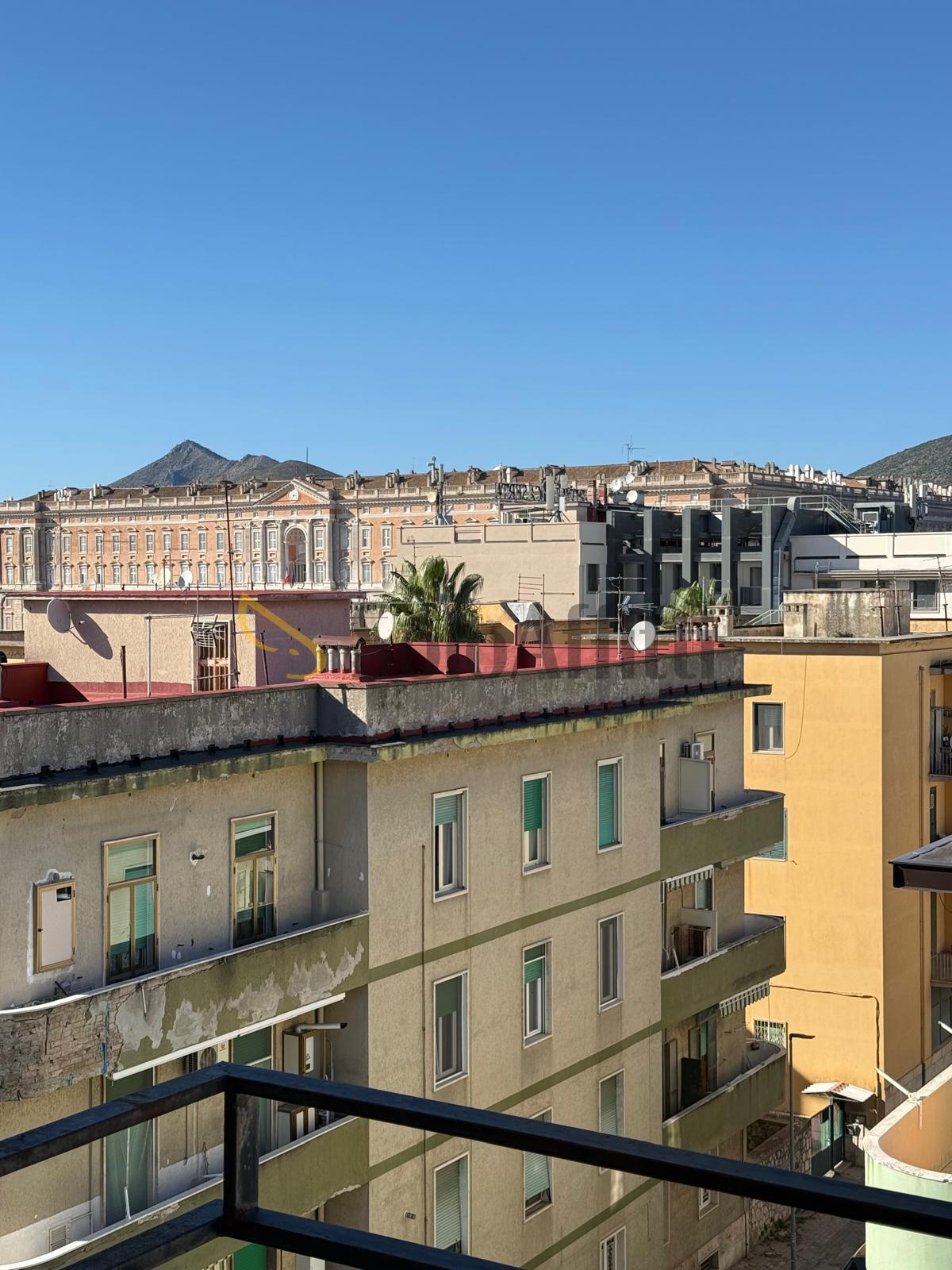 Trilocale con terrazzo in via giuseppe verdi 32, Caserta
