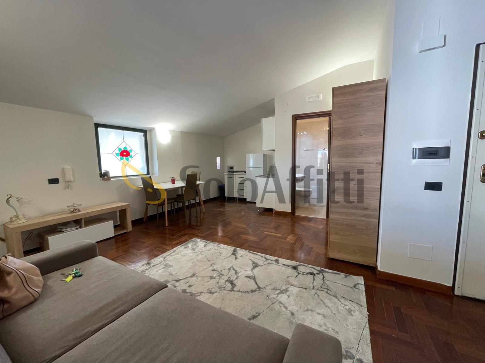 Monolocale con terrazzo in via assunta, Caserta
