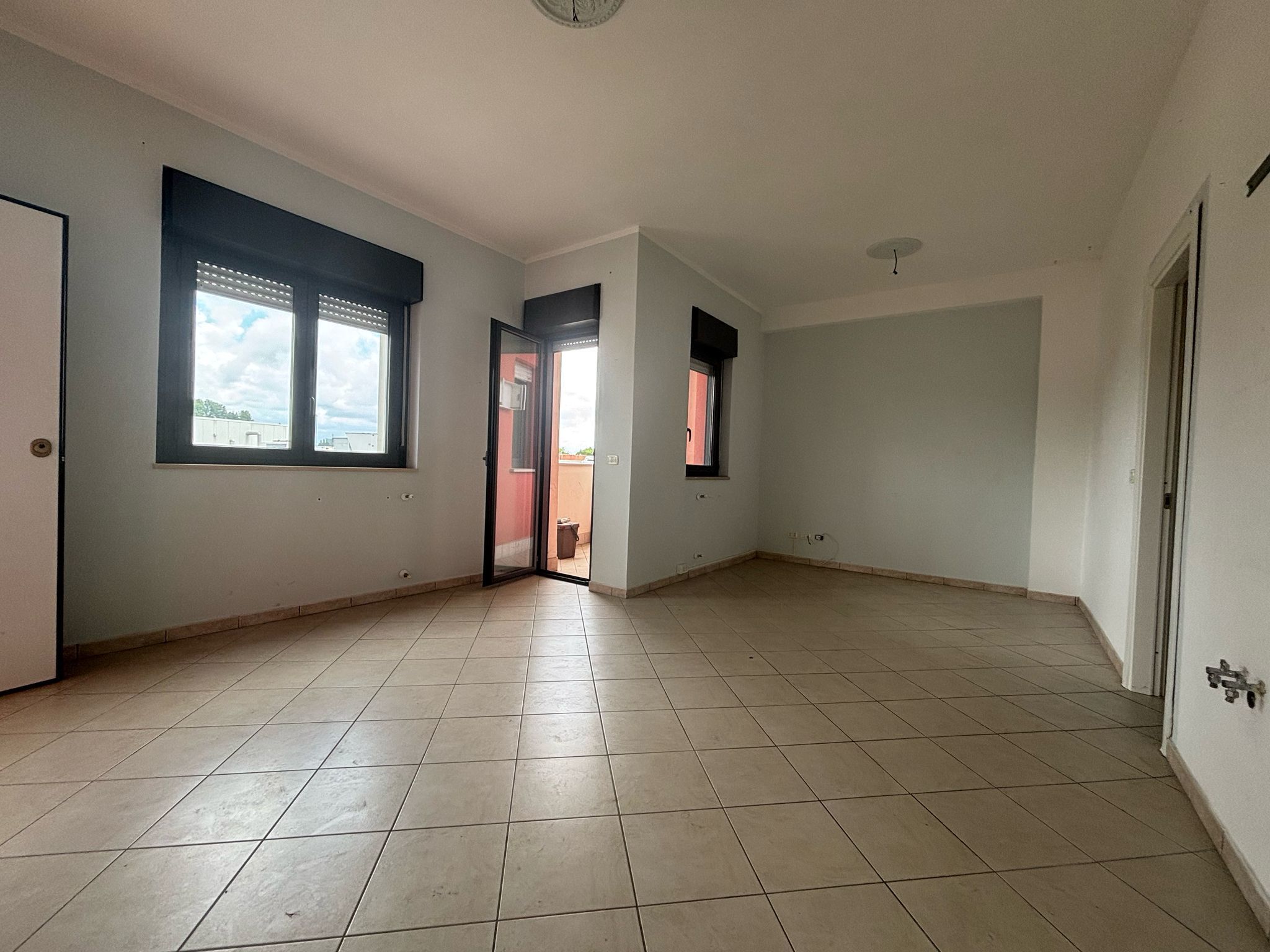 Ufficio in vendita in via santa maria 160, Nettuno