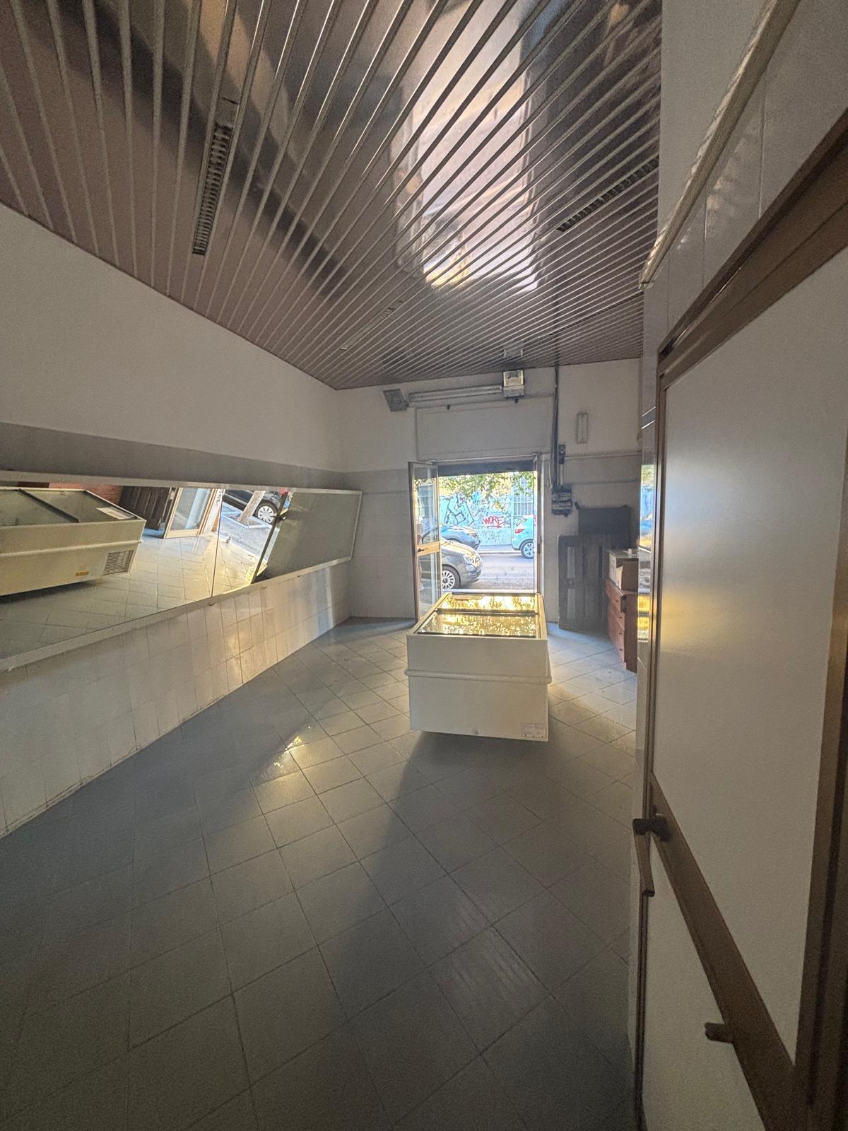 Locale commerciale in vendita in via vittorio veneto 43, Nettuno