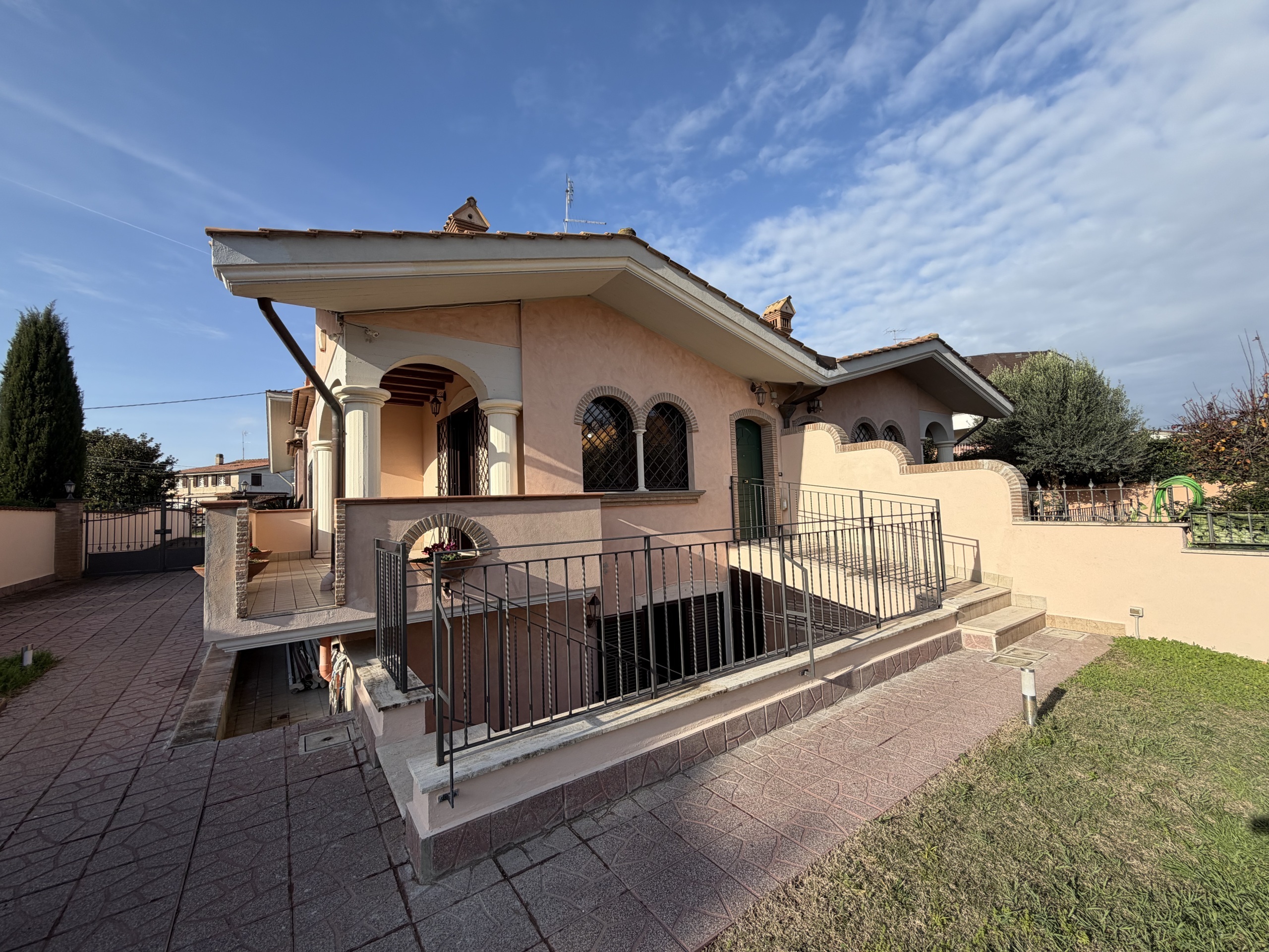 Villa in vendita in via dora baltea, Ardea