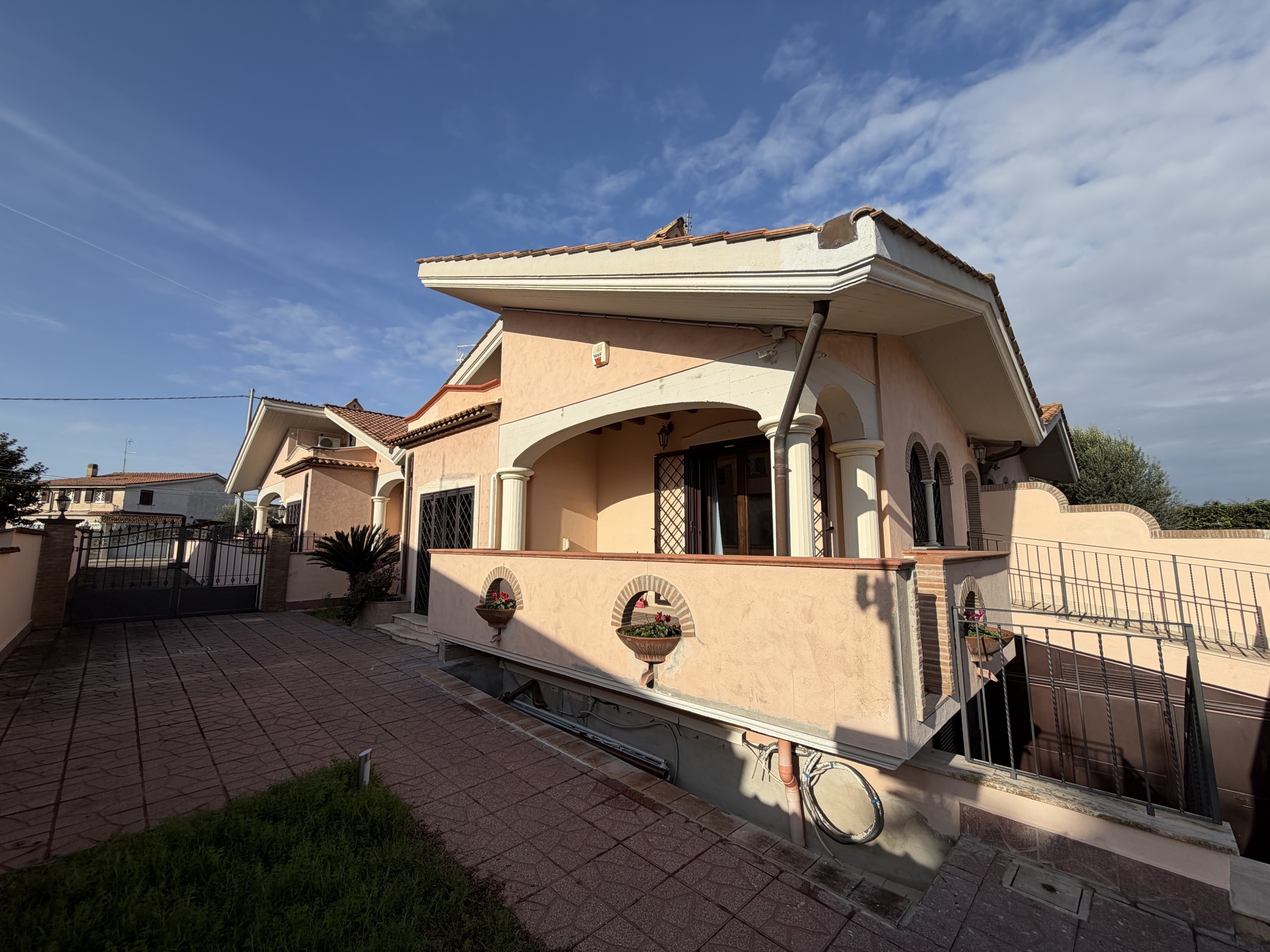 Villa in vendita in via dora baltea, Ardea