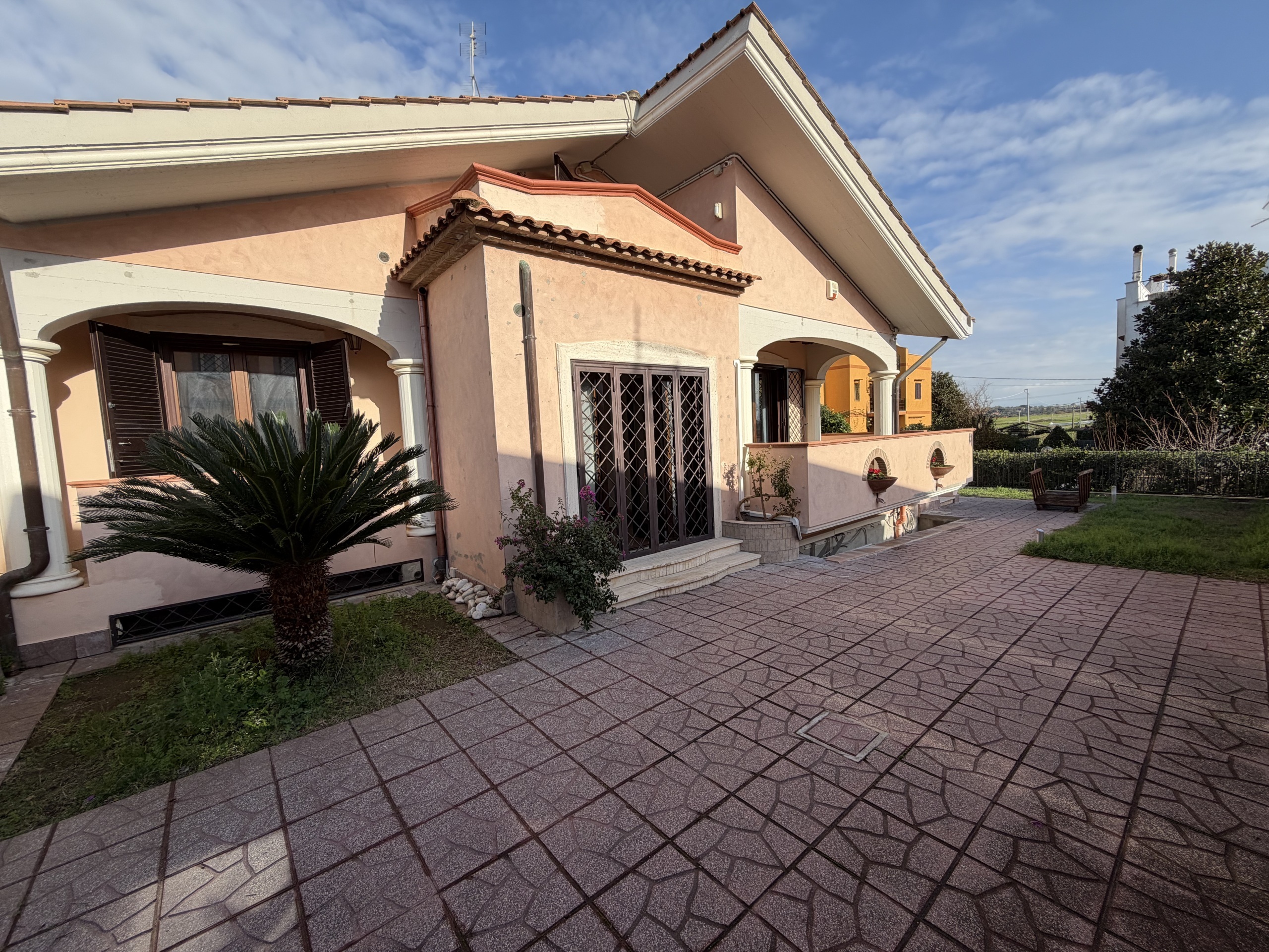 Villa in vendita in via dora baltea, Ardea