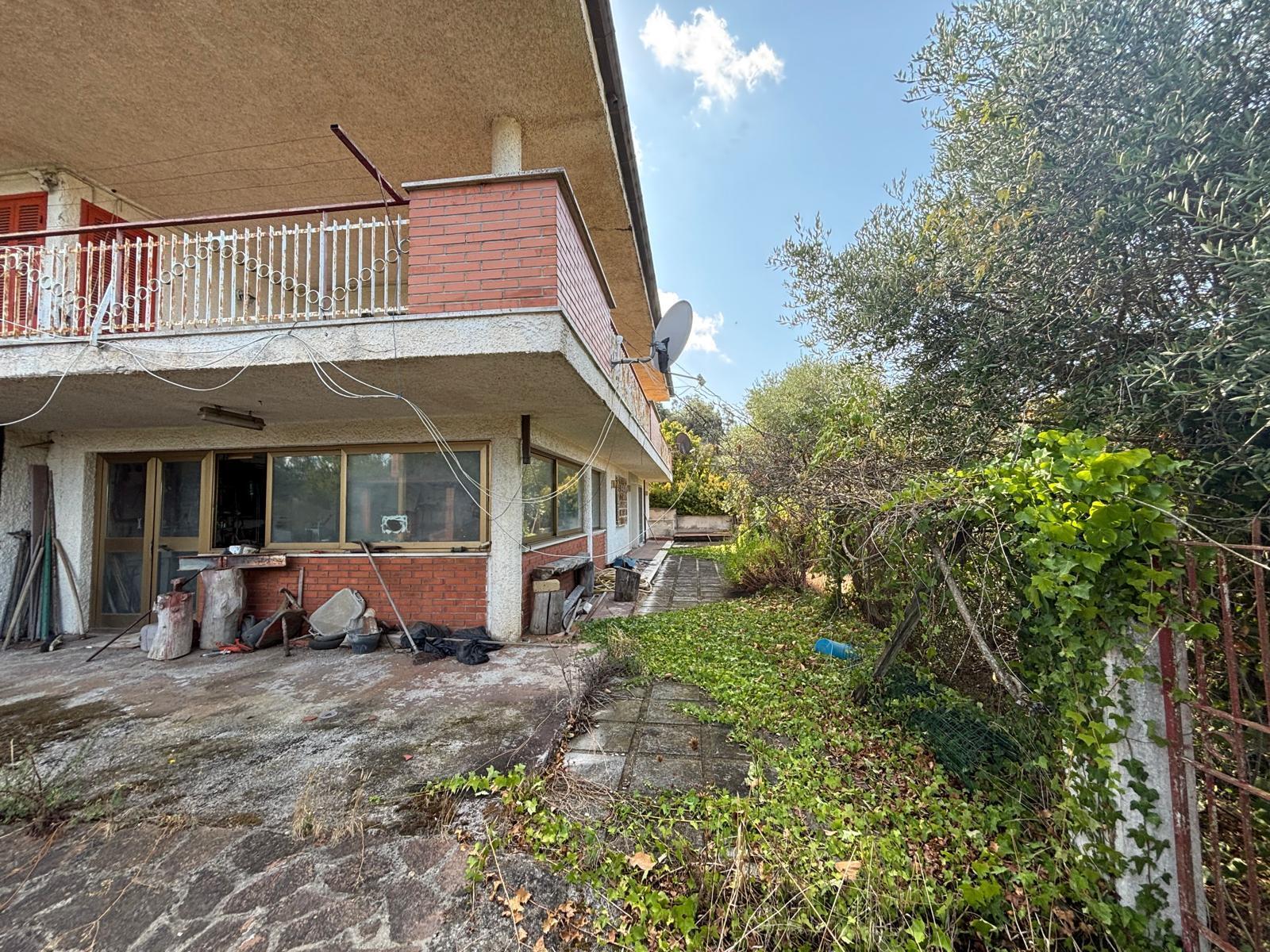 Villa con giardino in via litoranea 528, Sabaudia