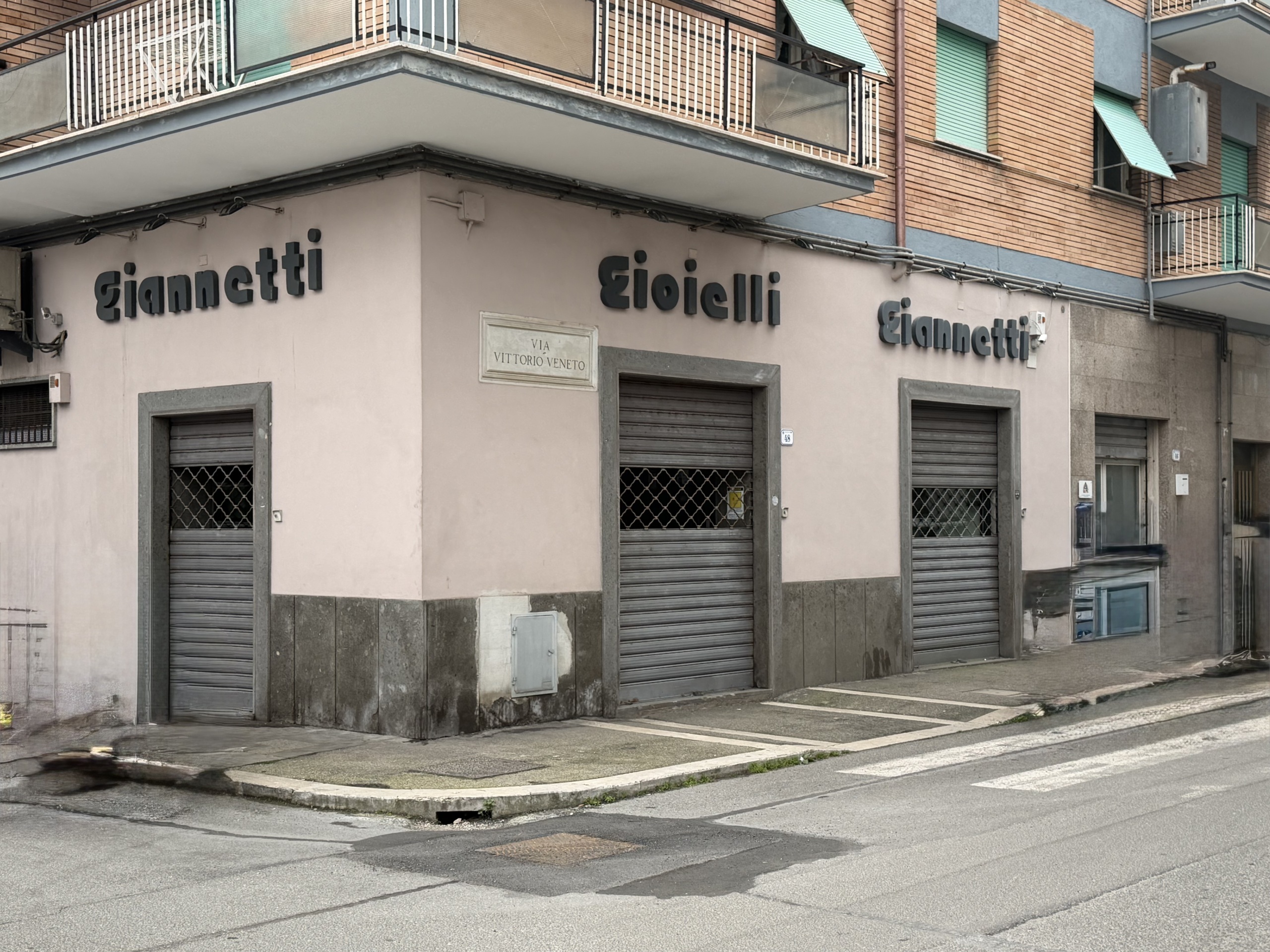 Locale commerciale in vendita in via vittorio veneto, Nettuno