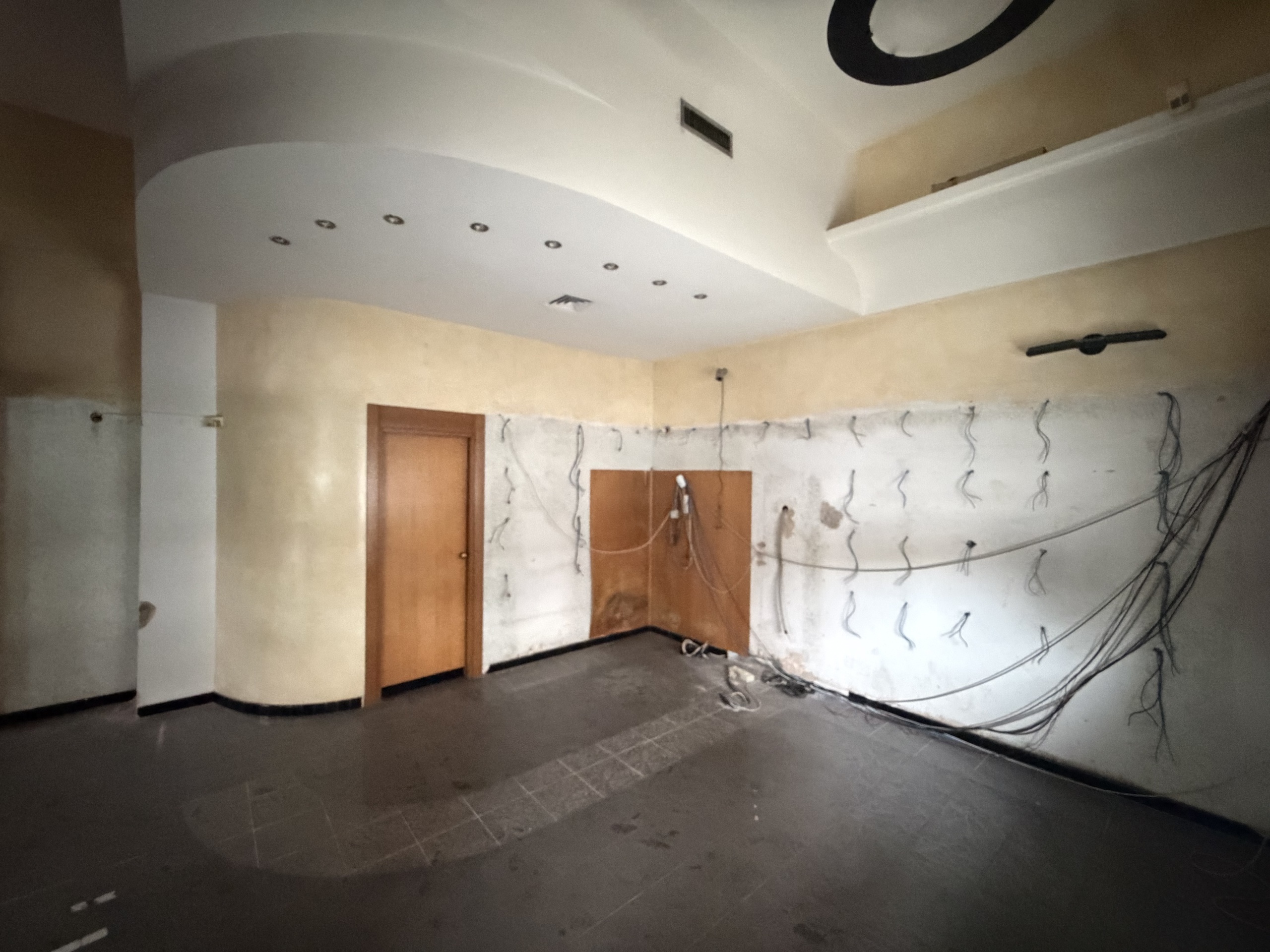 Locale commerciale in vendita in via vittorio veneto, Nettuno