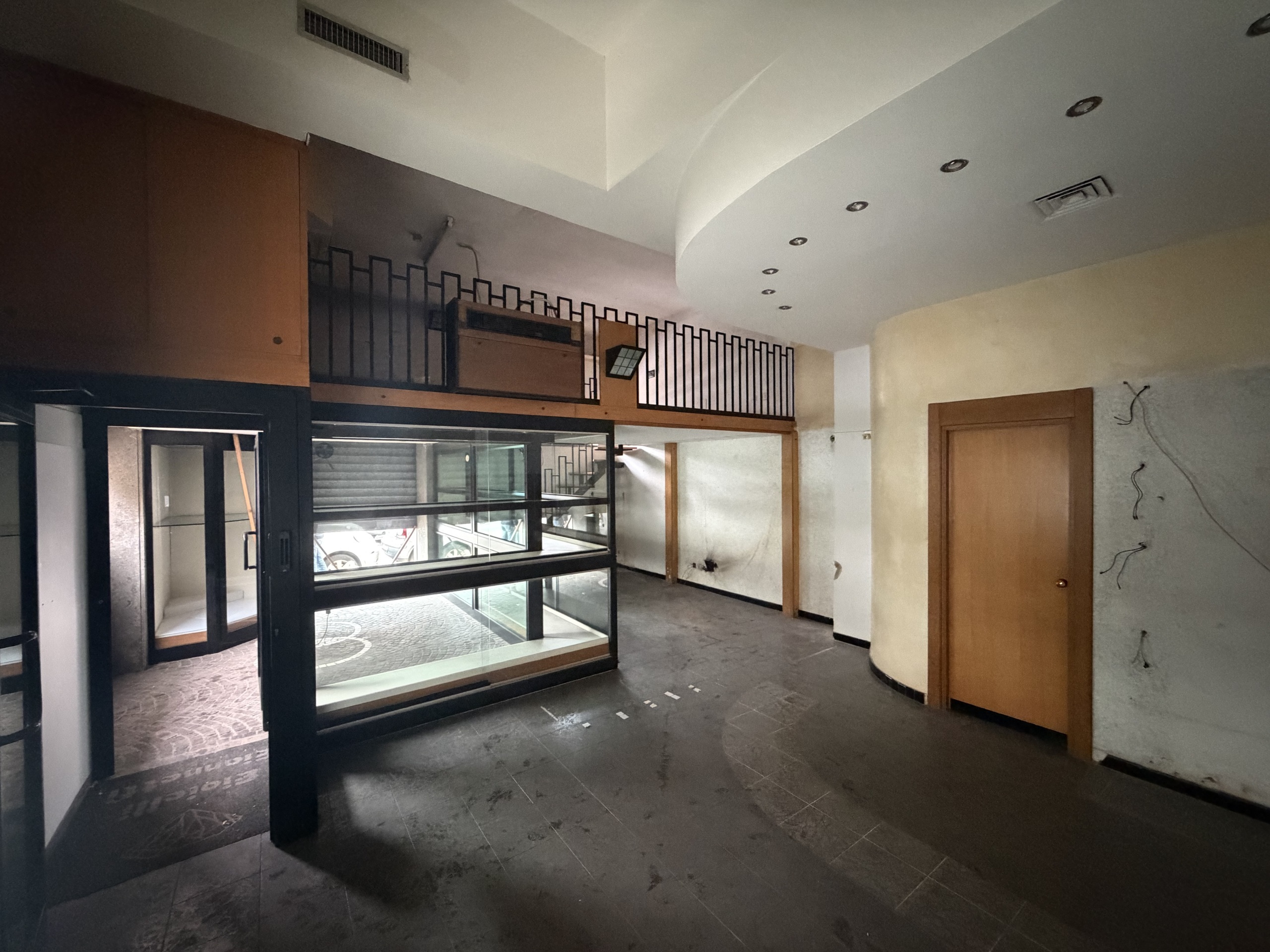 Locale commerciale in vendita in via vittorio veneto, Nettuno