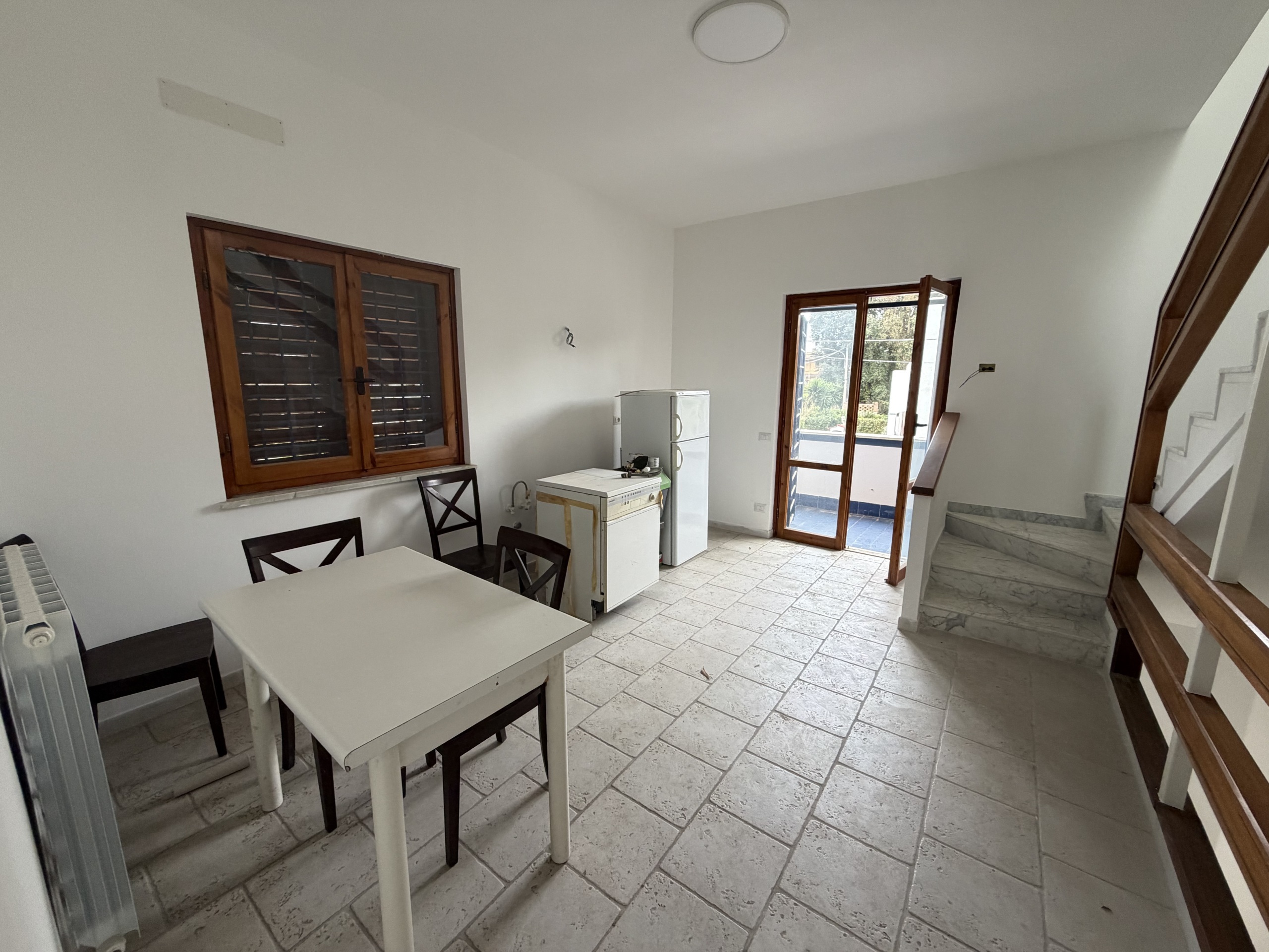 Casa indipendente ristrutturata in viale stella marina 127b, Anzio